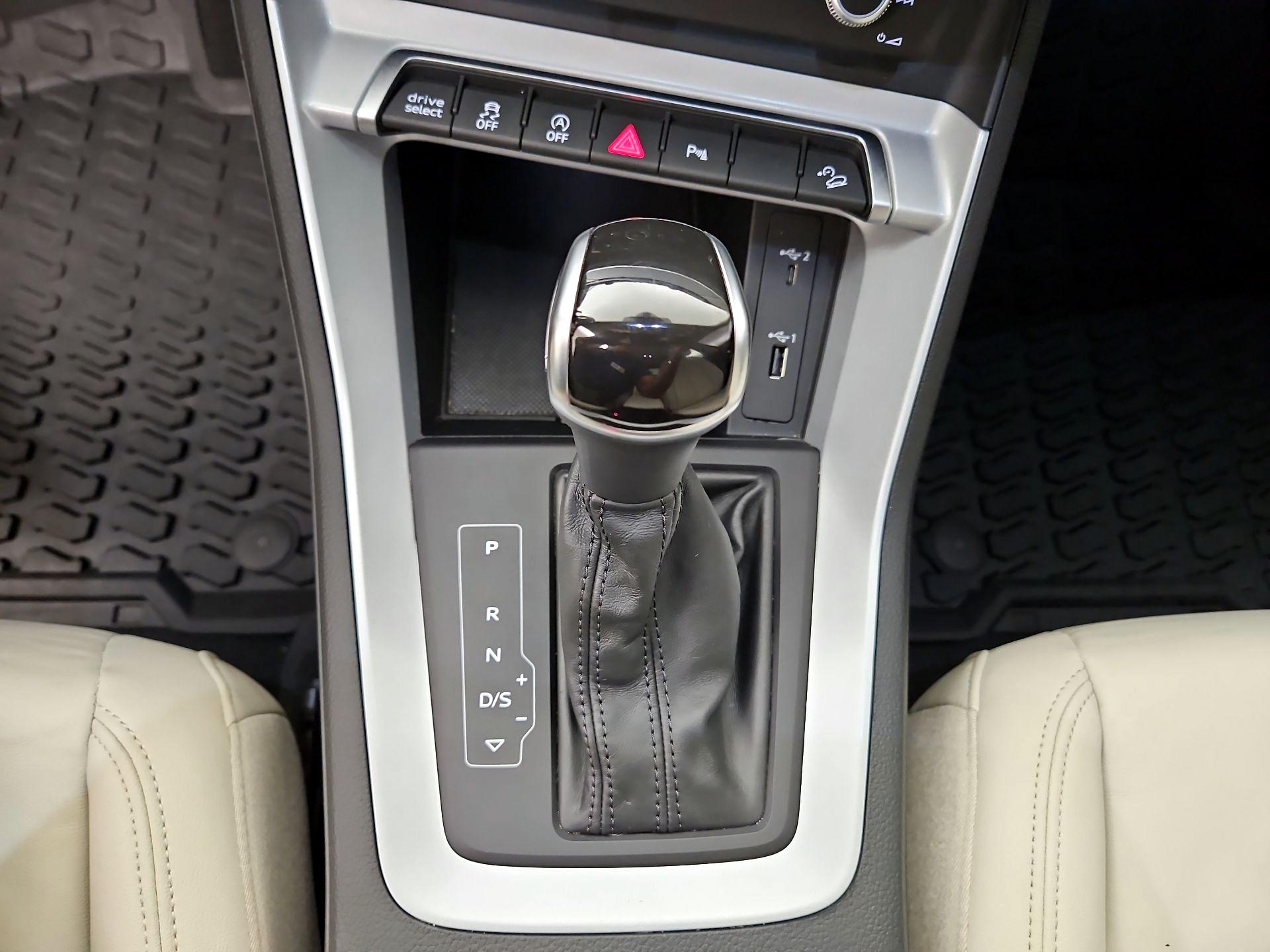 Thumbnail: 2021 Audi Q3 - 16