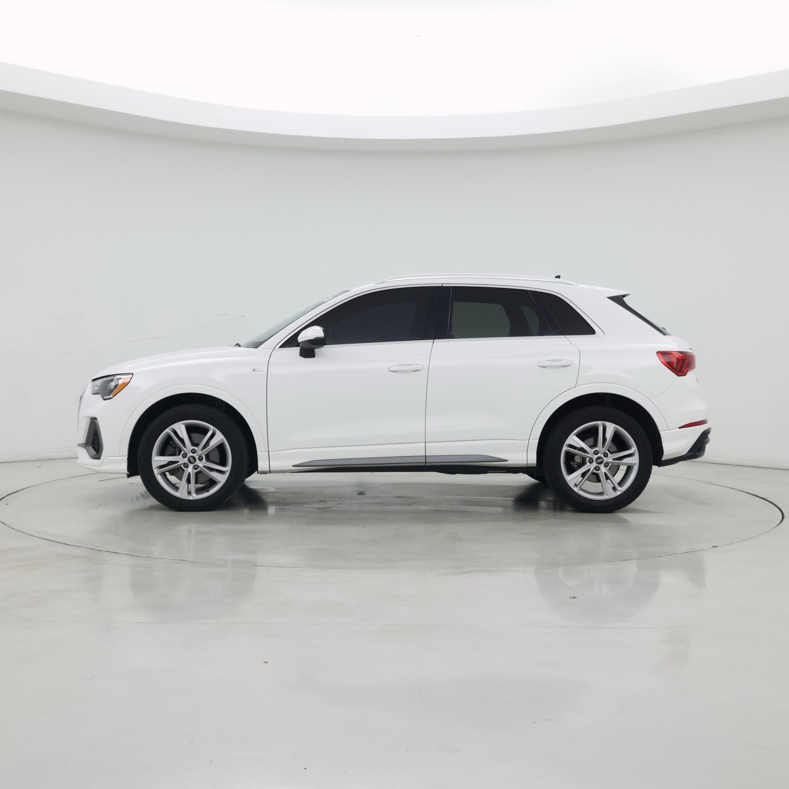 Thumbnail: 2021 Audi Q3 - 3