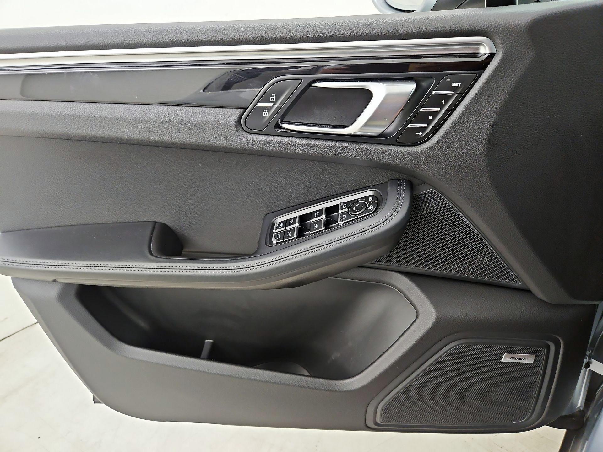 Thumbnail: 2020 Porsche Macan - 12