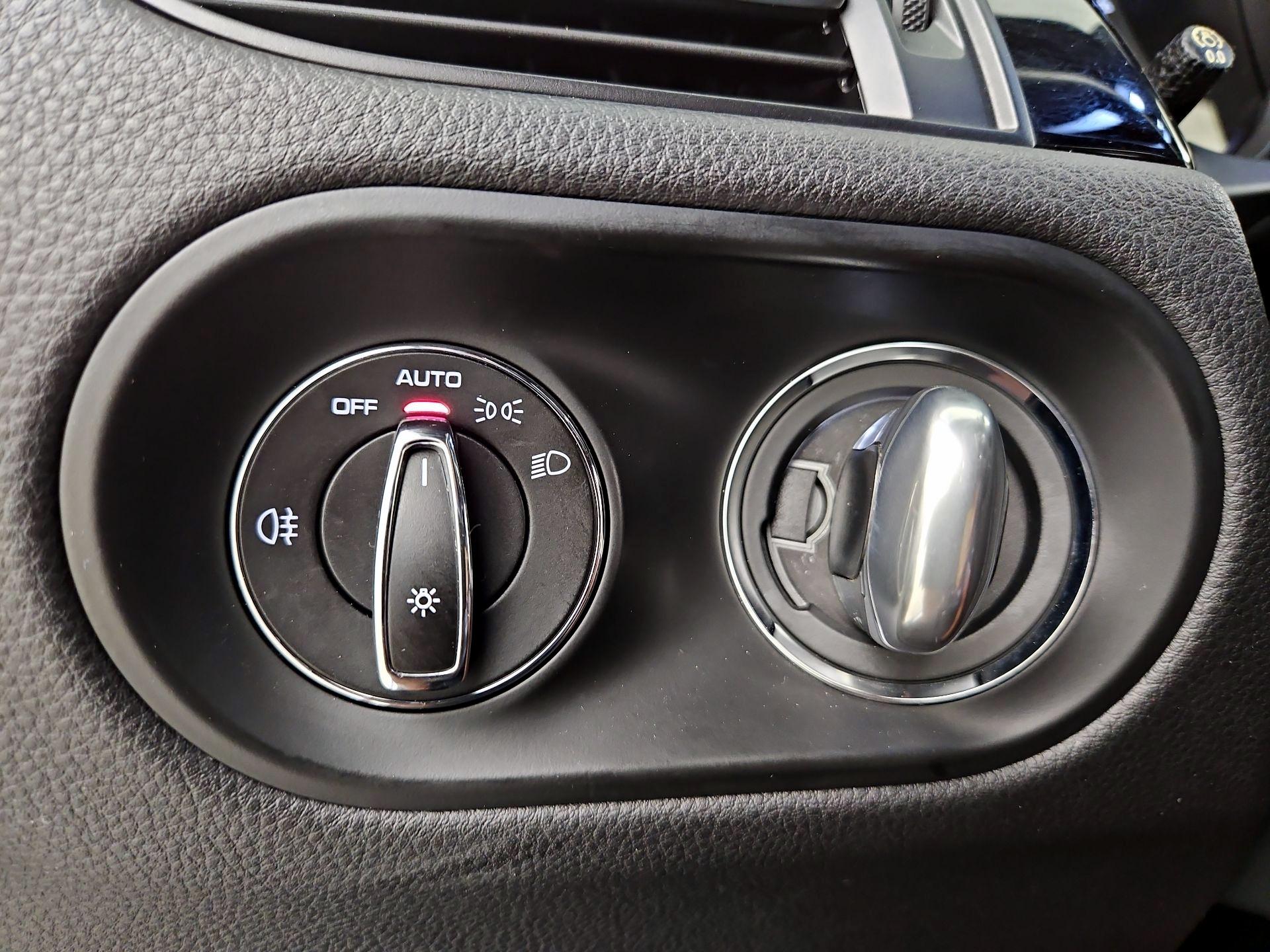 Thumbnail: 2020 Porsche Macan - 13