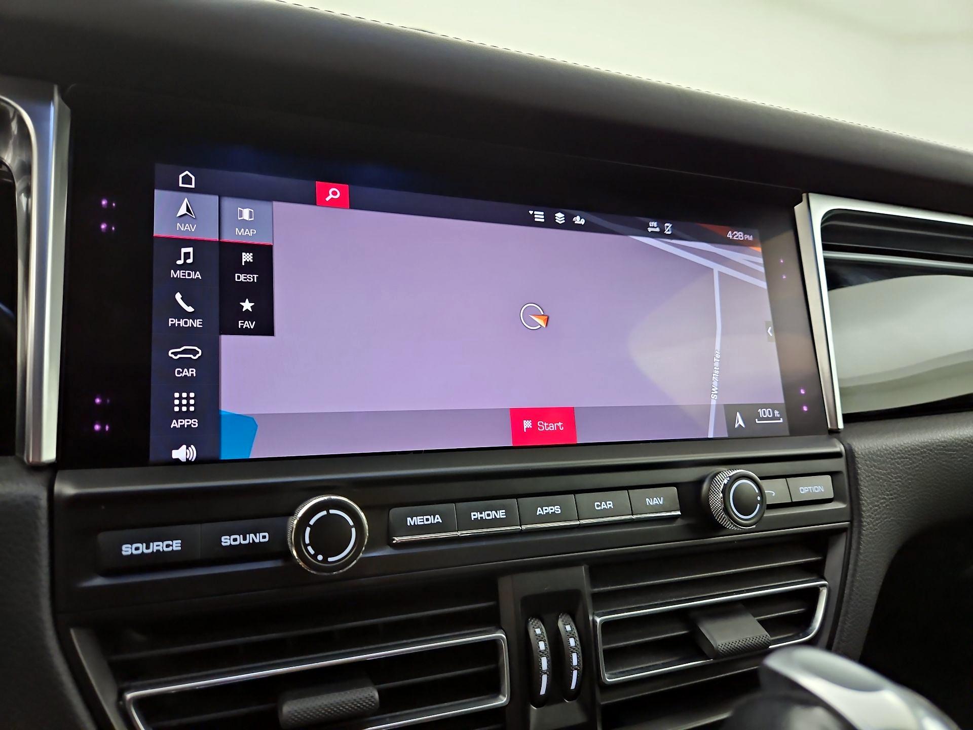 Thumbnail: 2020 Porsche Macan - 14