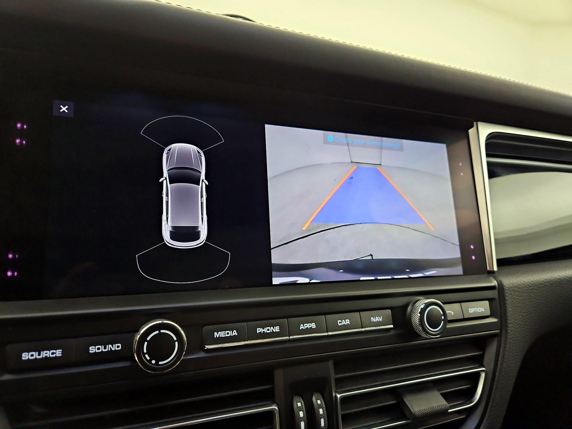 Thumbnail: 2020 Porsche Macan - 15