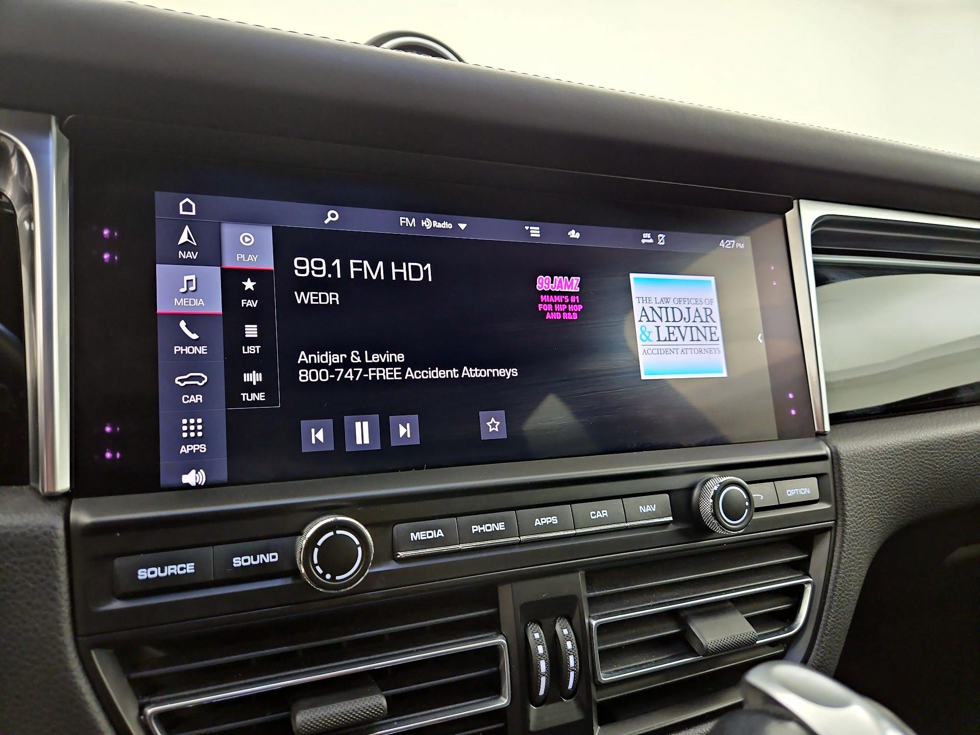 Thumbnail: 2020 Porsche Macan - 16