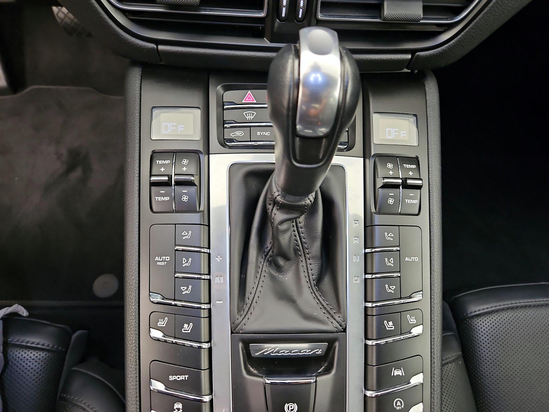 Thumbnail: 2020 Porsche Macan - 18