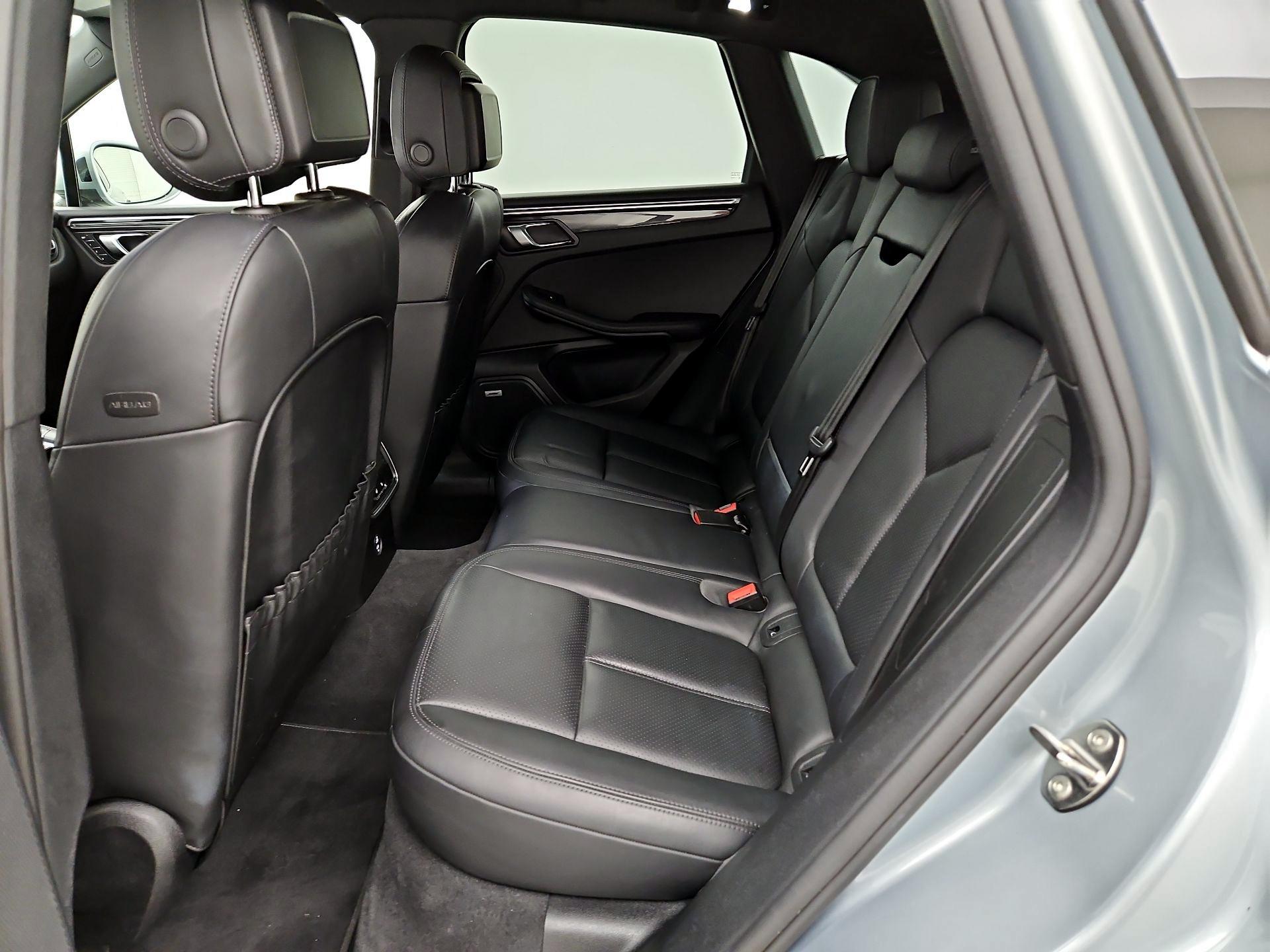 Thumbnail: 2020 Porsche Macan - 20