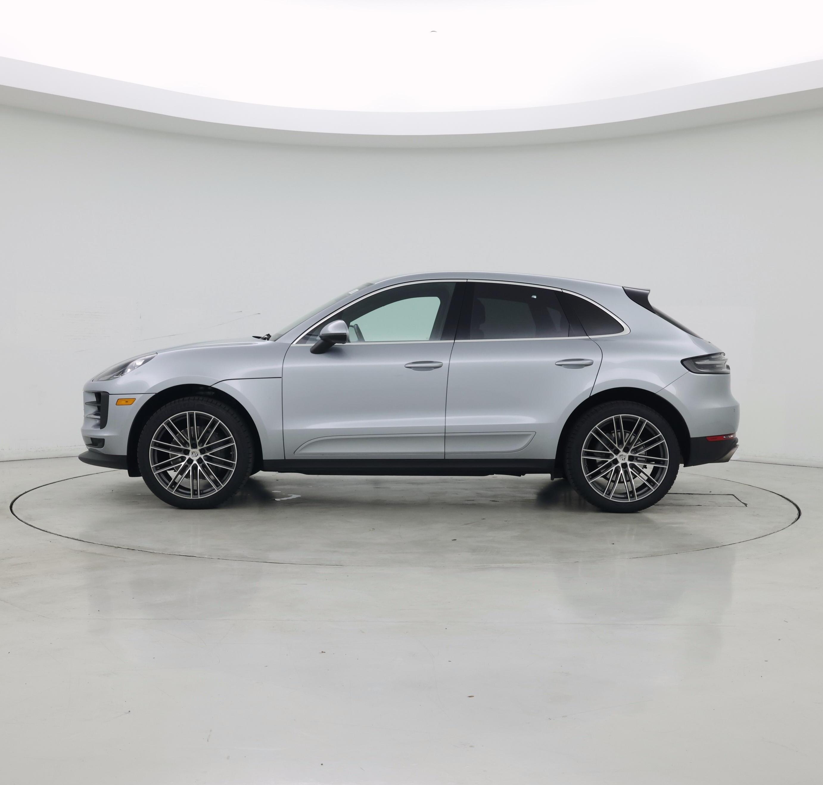 Thumbnail: 2020 Porsche Macan - 3