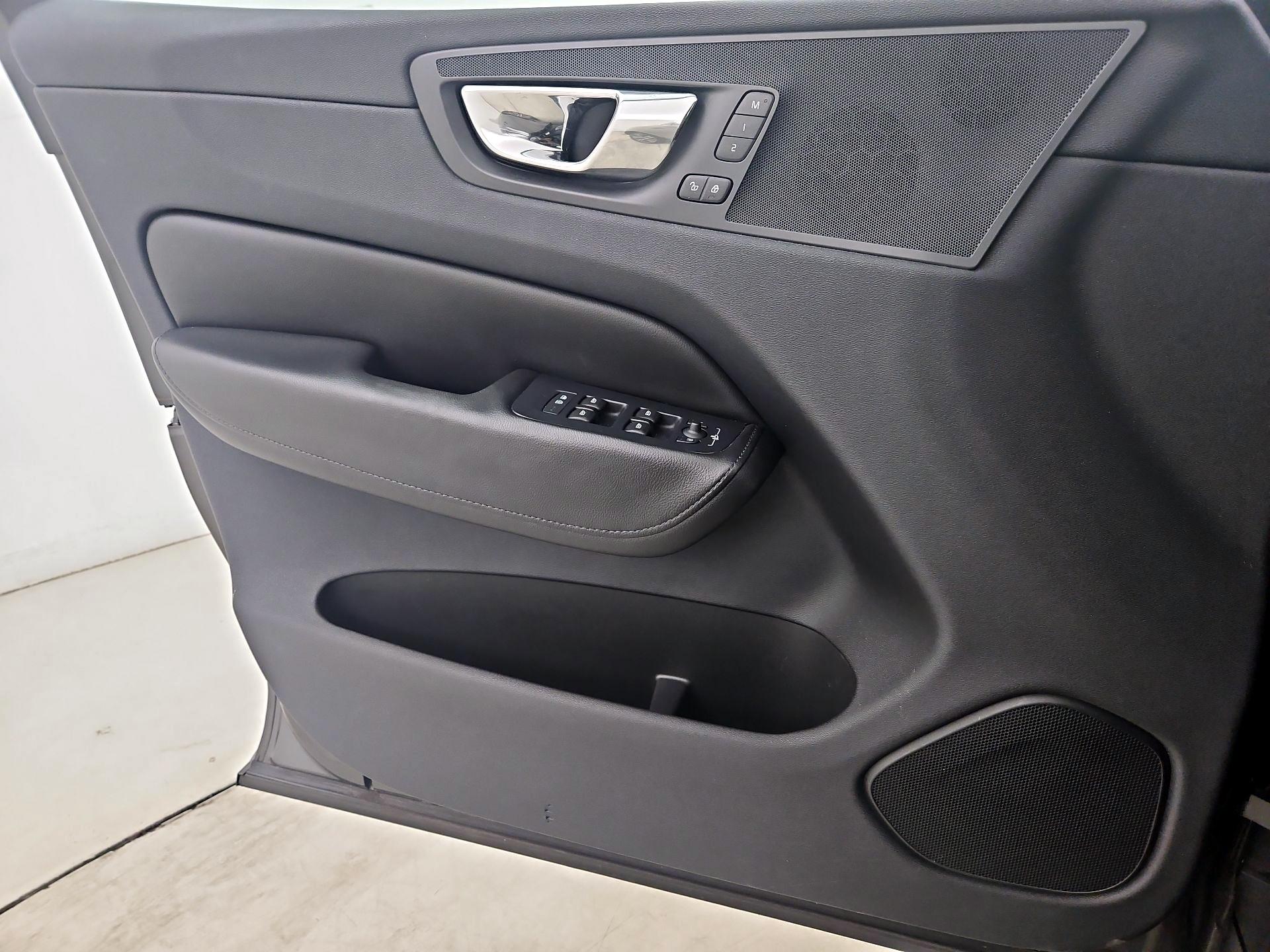 Thumbnail: 2019 Volvo XC60 - 12