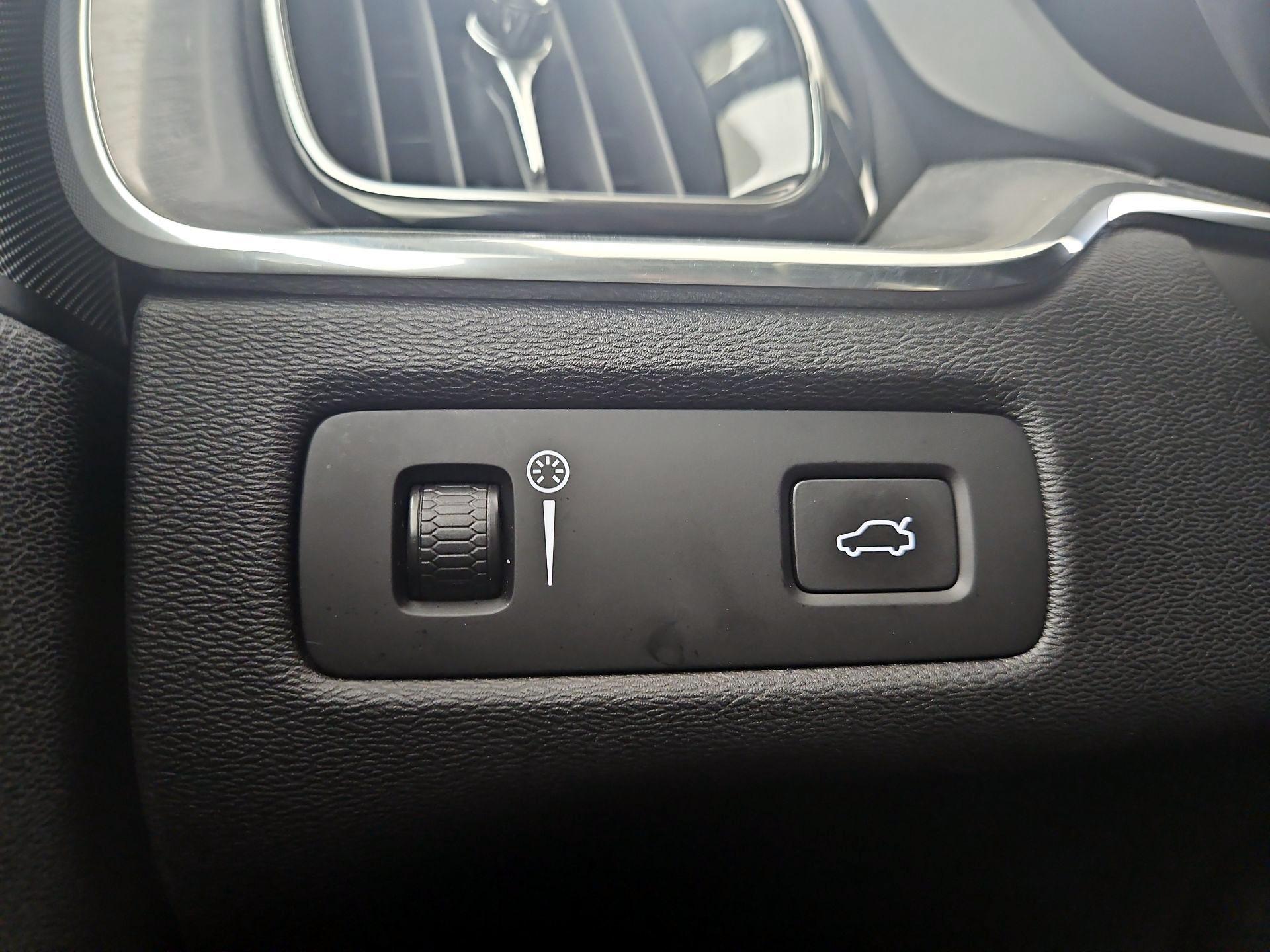 Thumbnail: 2019 Volvo XC60 - 13