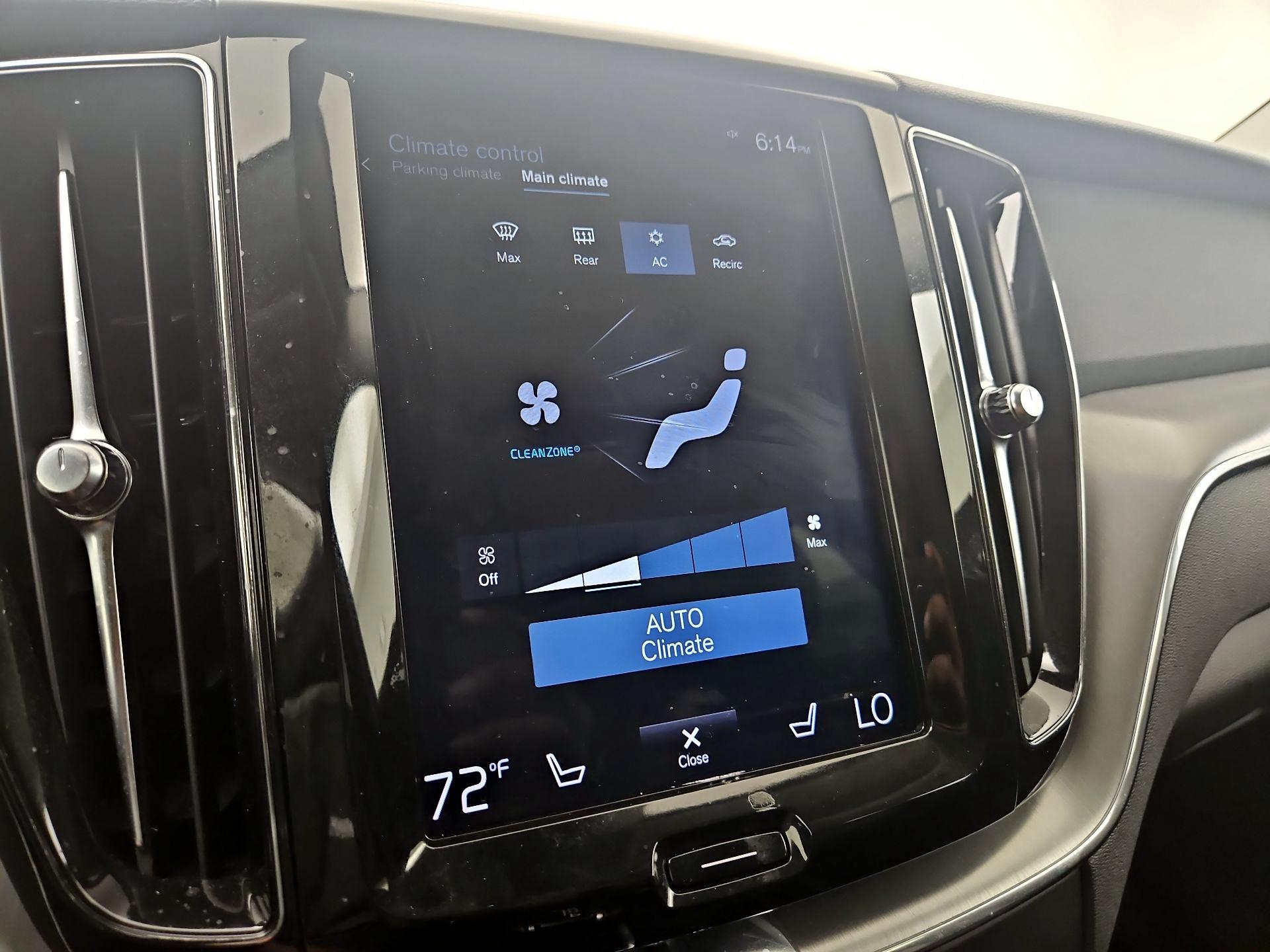 Thumbnail: 2019 Volvo XC60 - 16