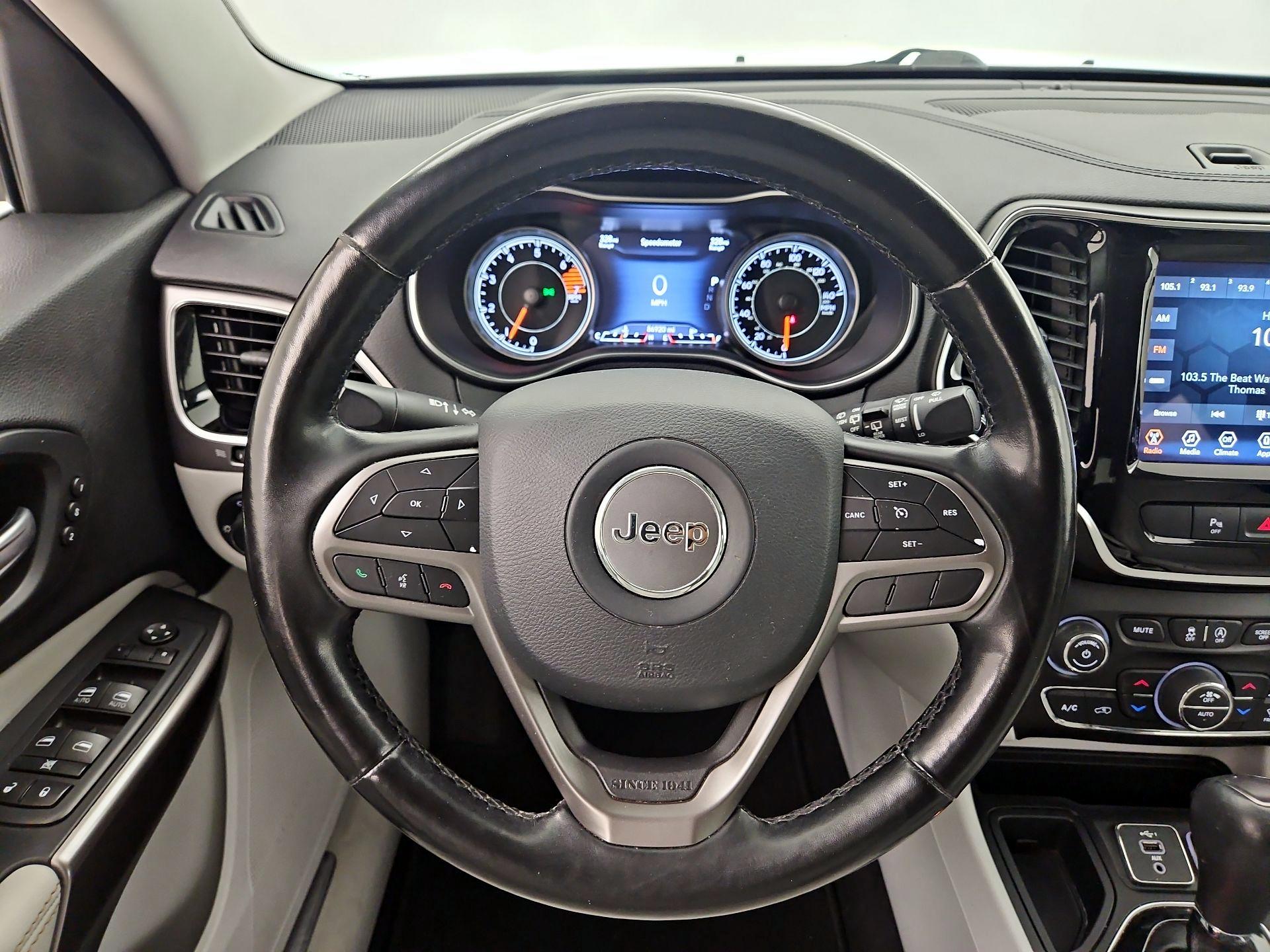 Thumbnail: 2020 Jeep Cherokee - 10