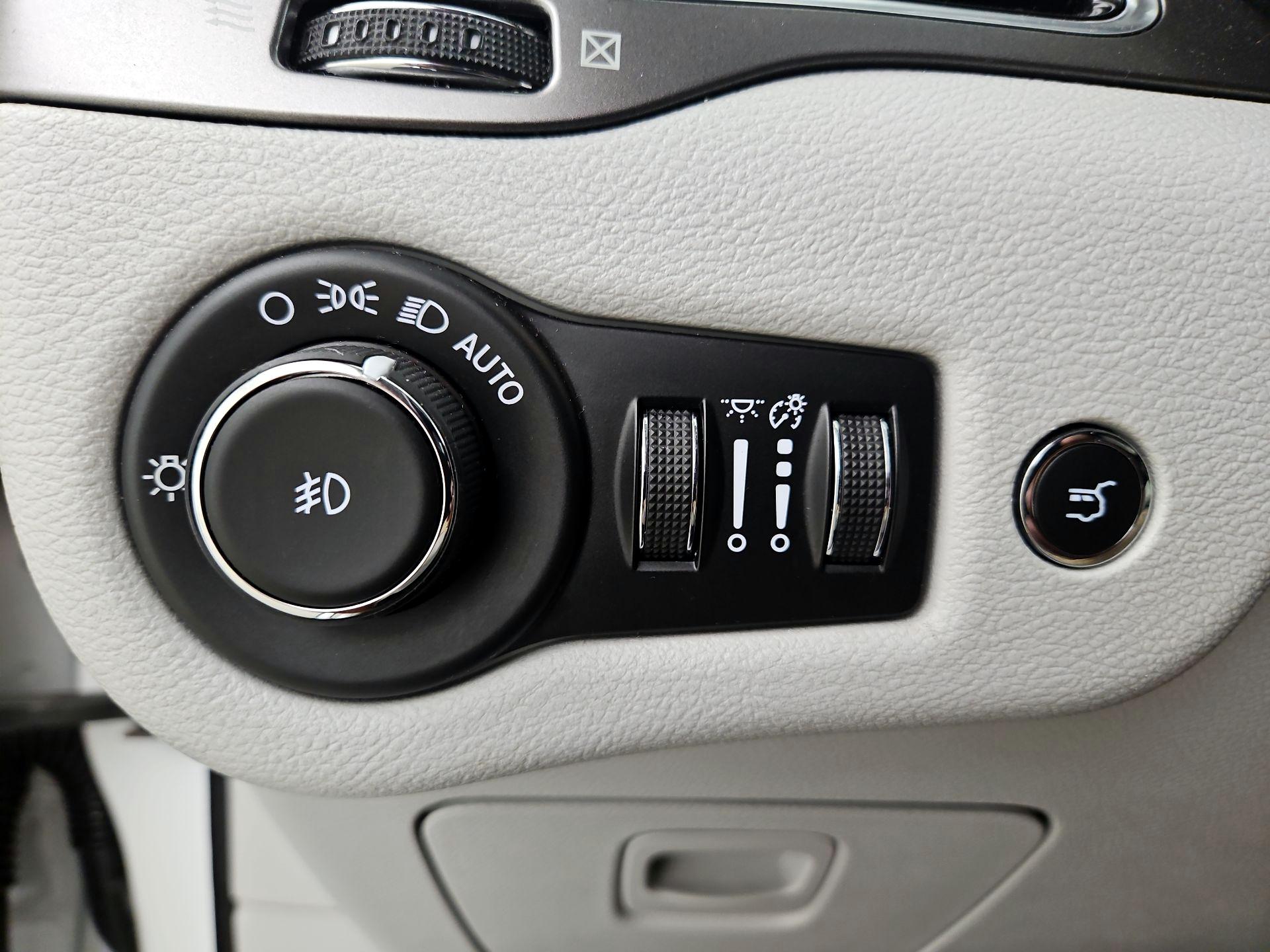 Thumbnail: 2020 Jeep Cherokee - 13