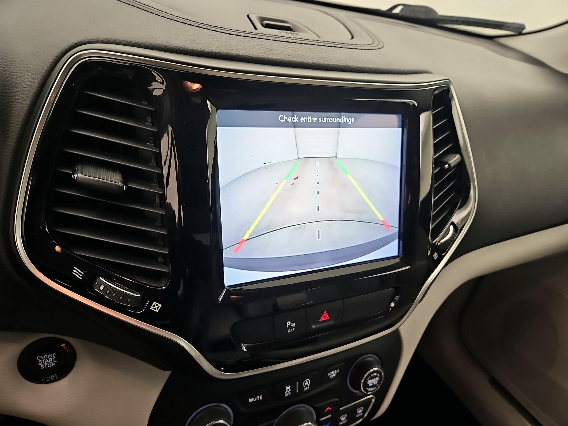 Thumbnail: 2020 Jeep Cherokee - 14