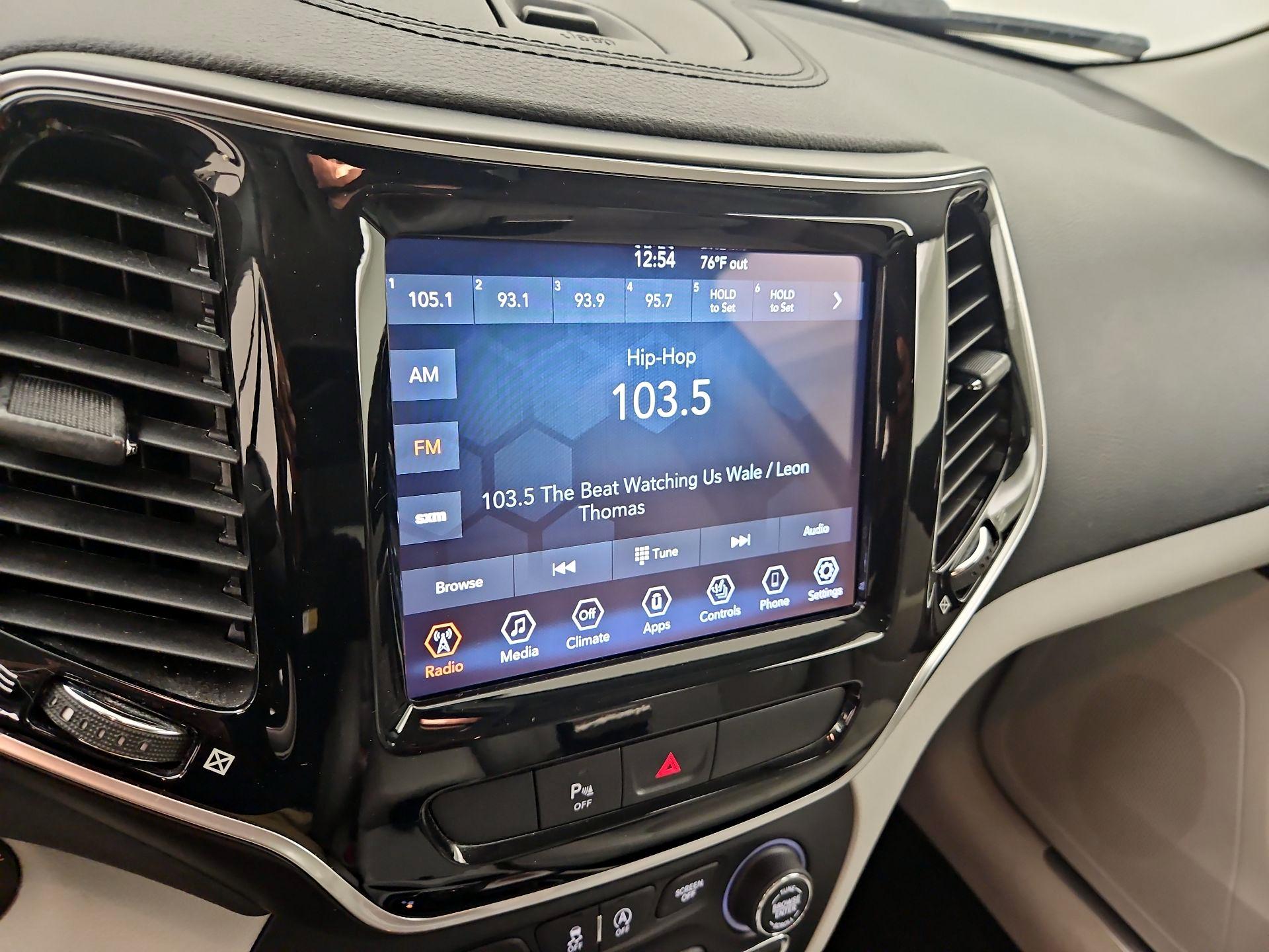 Thumbnail: 2020 Jeep Cherokee - 15