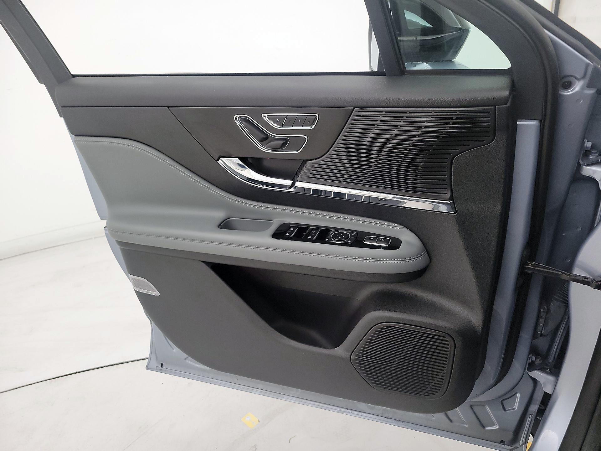 Thumbnail: 2022 Lincoln Corsair - 10