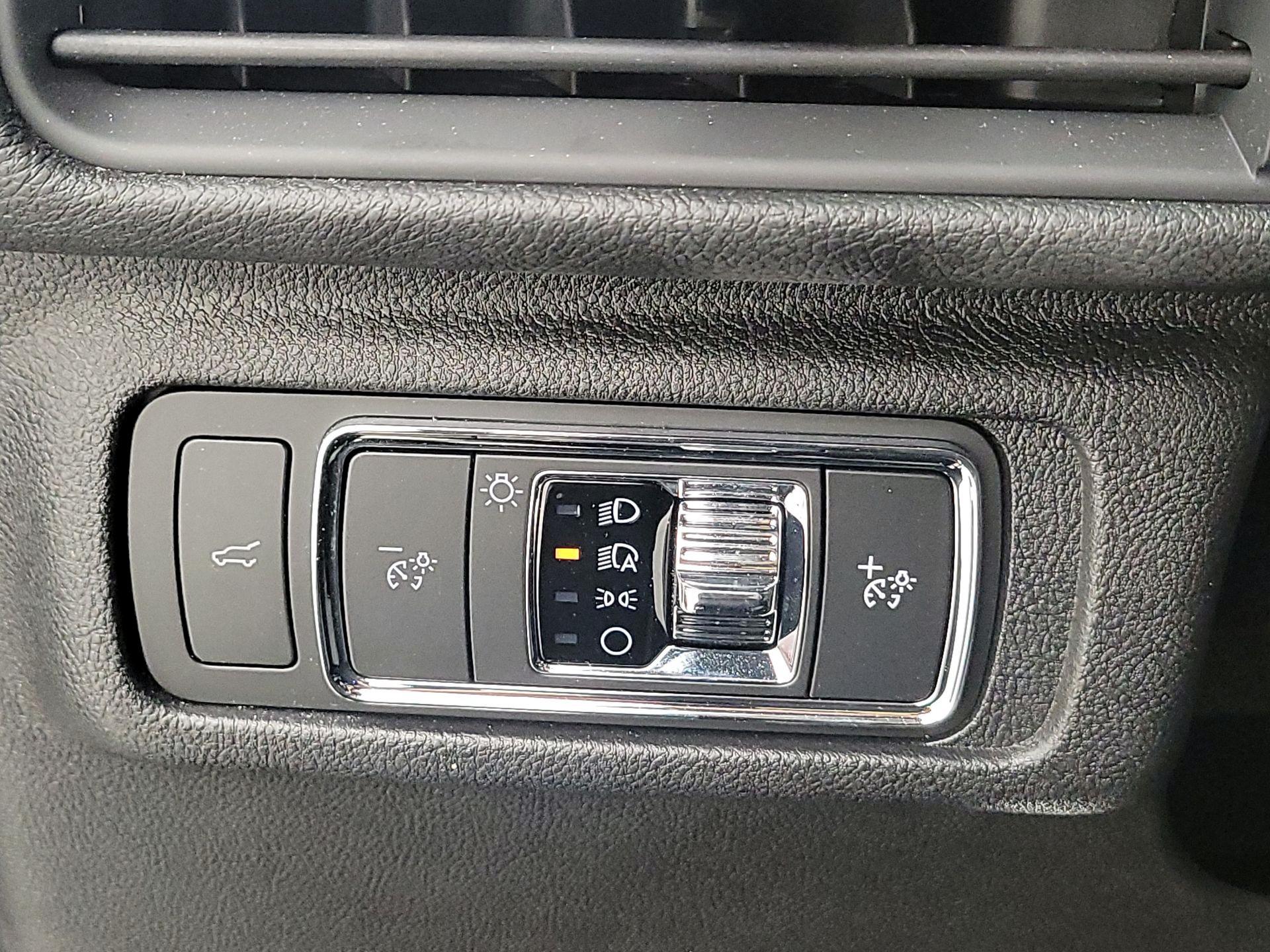 Thumbnail: 2022 Lincoln Corsair - 11