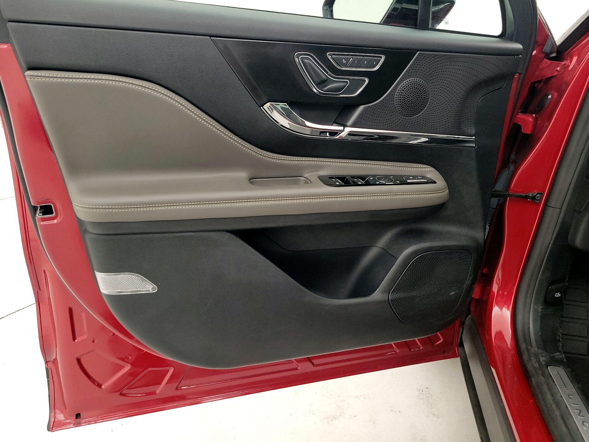 Thumbnail: 2024 Lincoln Corsair - 10