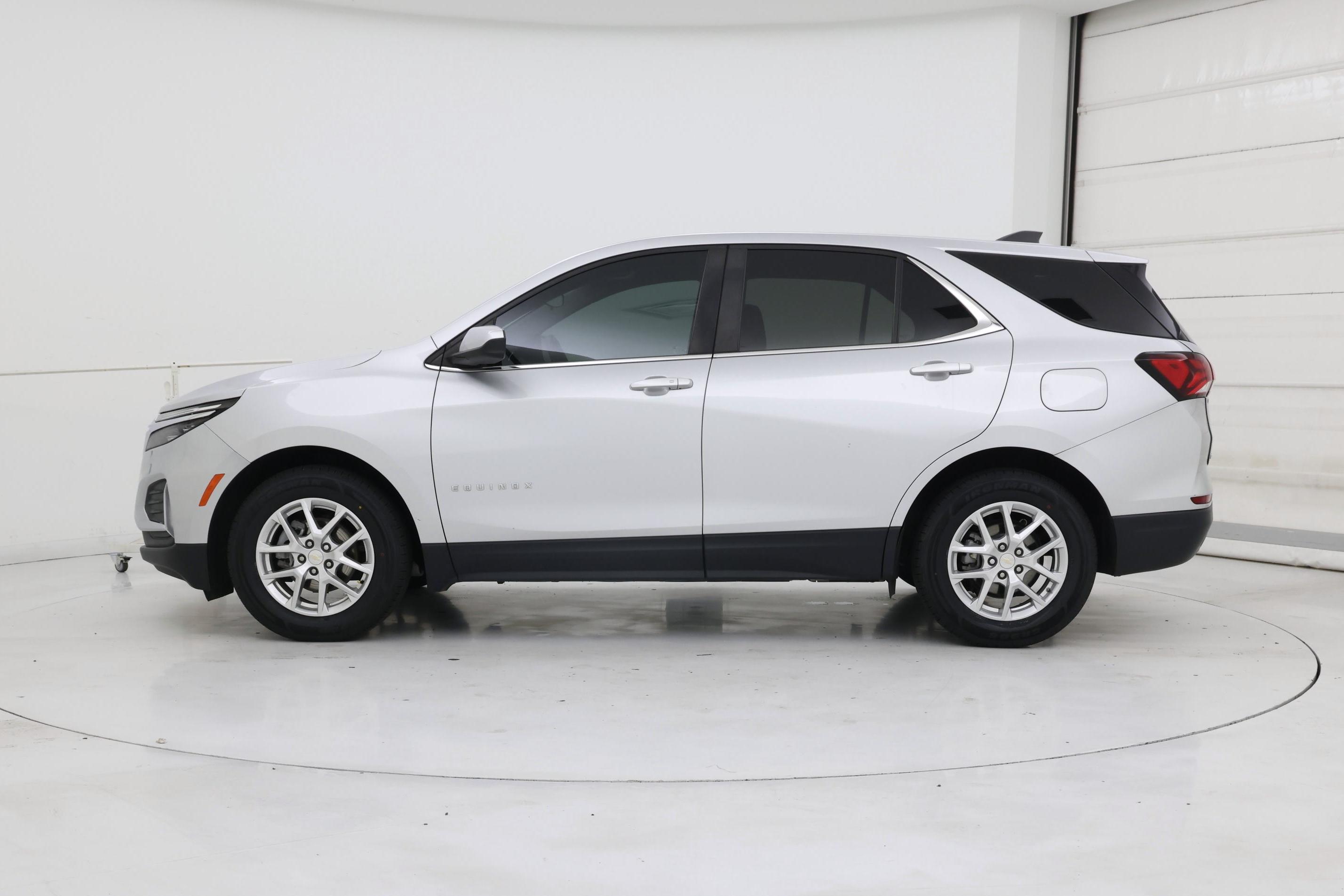 Thumbnail: 2022 Chevrolet Equinox - 3