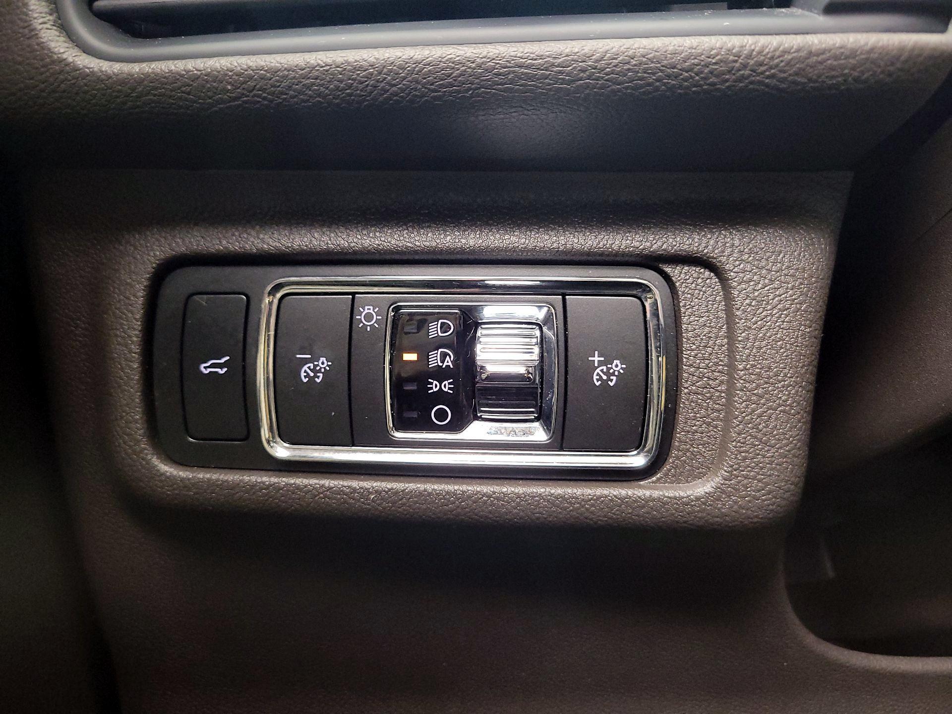 Thumbnail: 2022 Lincoln Corsair - 13