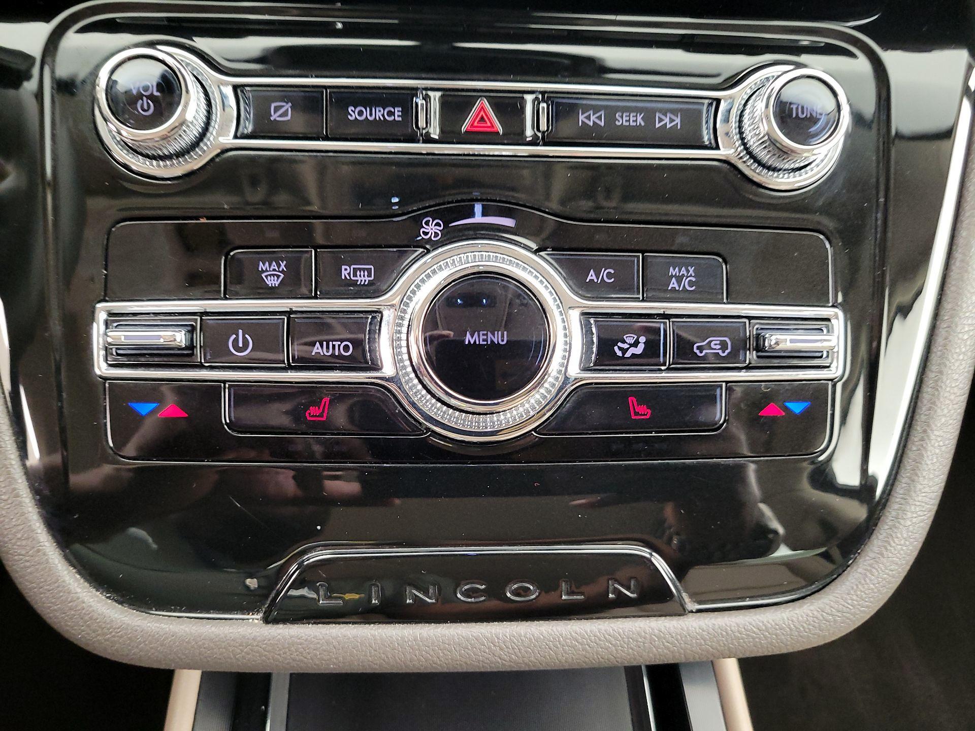 Thumbnail: 2022 Lincoln Corsair - 16