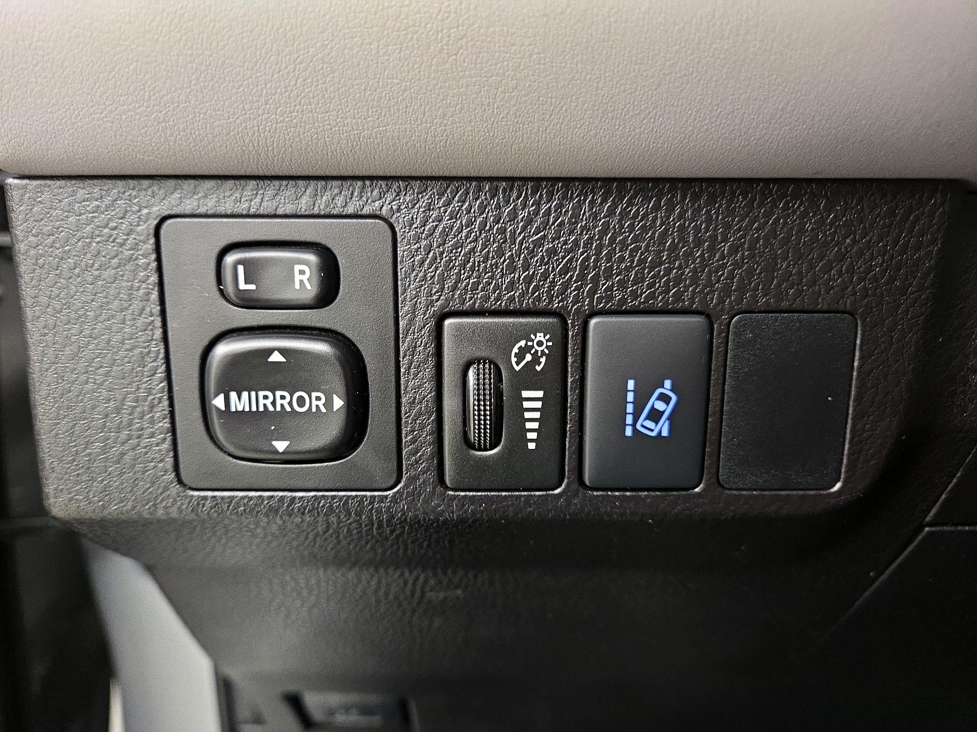 Thumbnail: 2018 Toyota RAV4 - 13