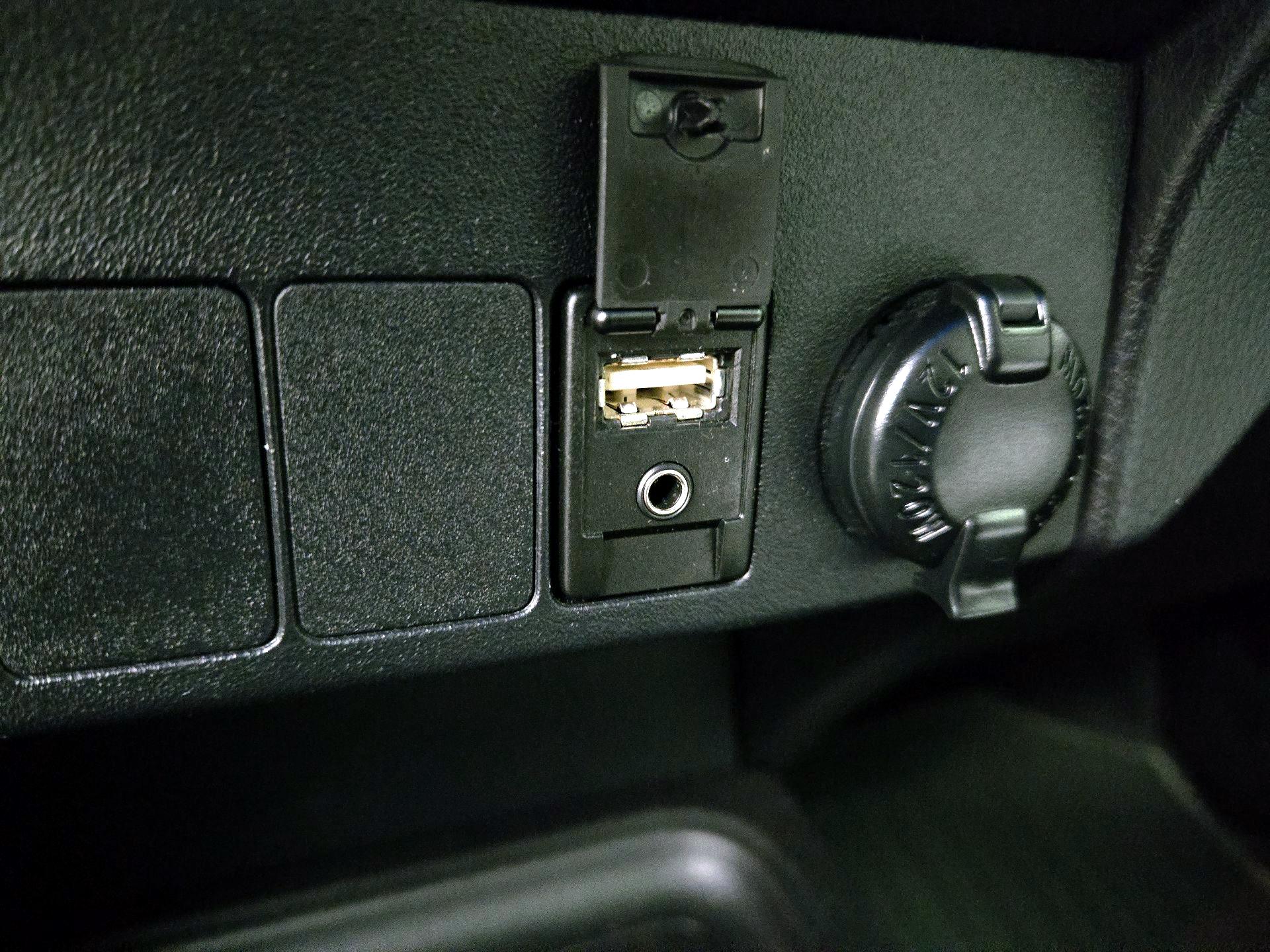 Thumbnail: 2018 Toyota RAV4 - 18