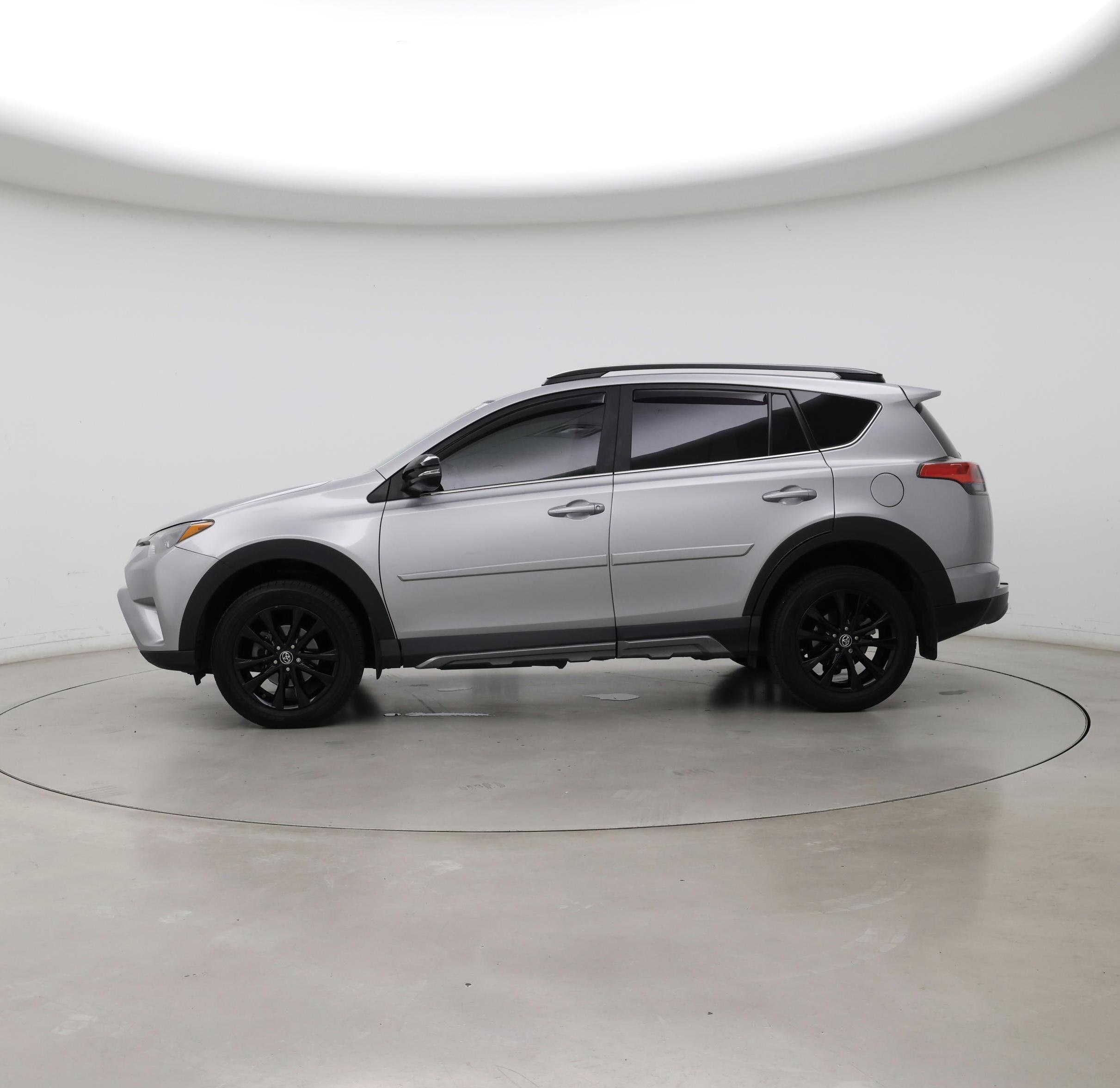 Thumbnail: 2018 Toyota RAV4 - 3