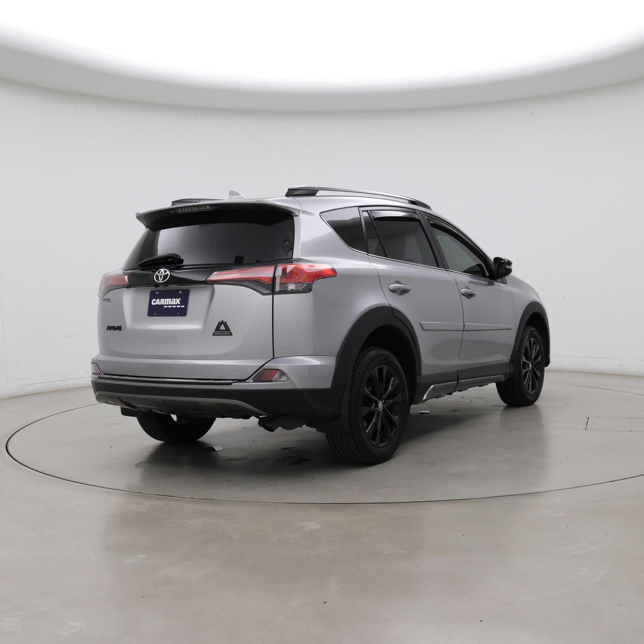 Thumbnail: 2018 Toyota RAV4 - 8