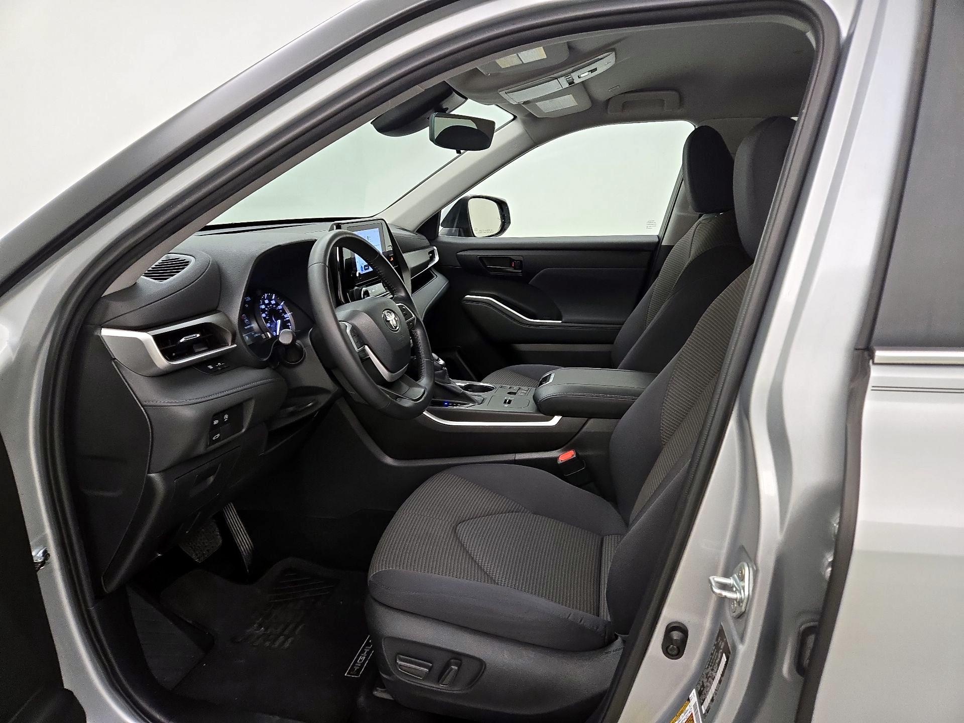 Thumbnail: 2023 Toyota Highlander - 11