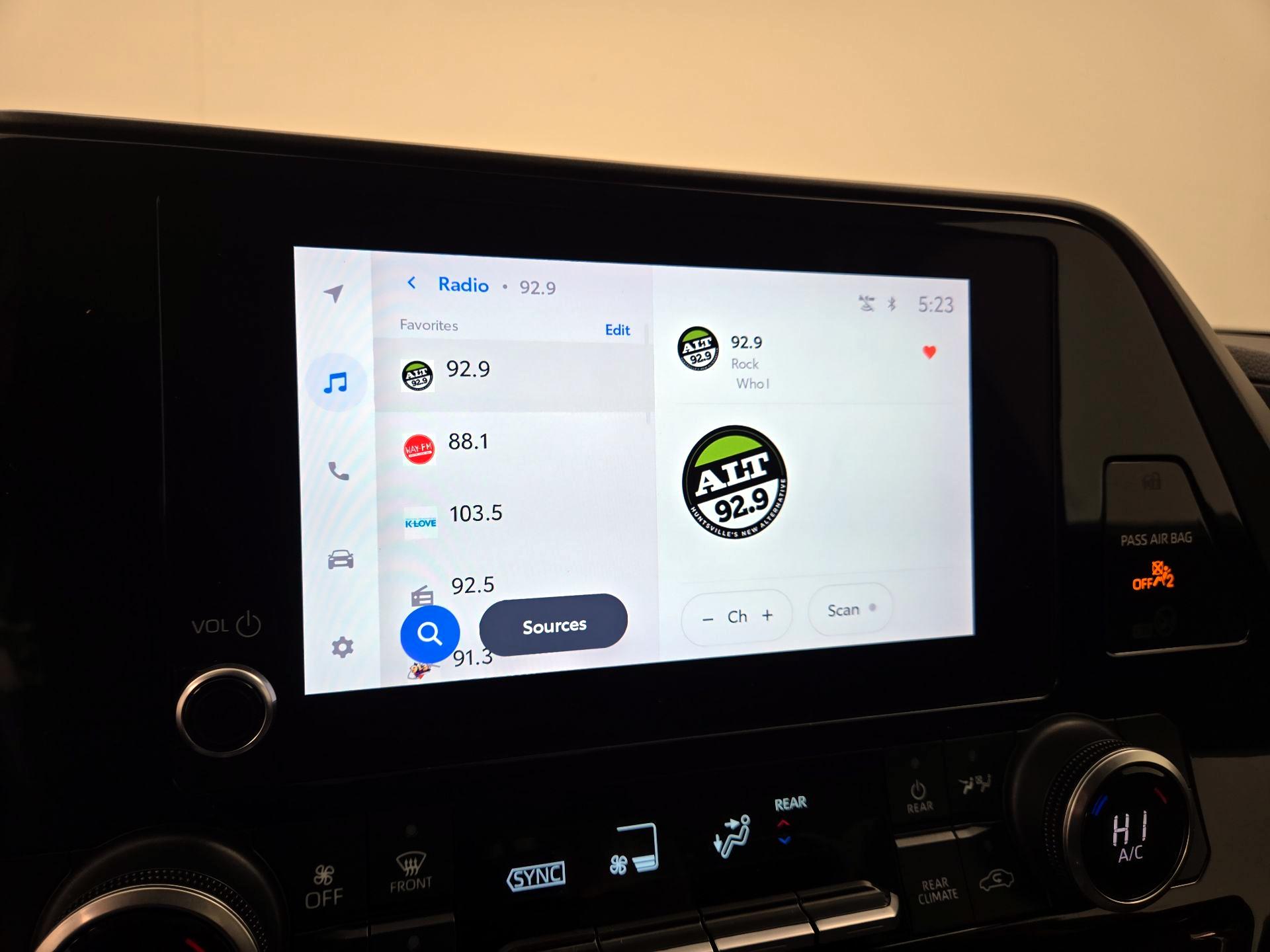 Thumbnail: 2023 Toyota Highlander - 15