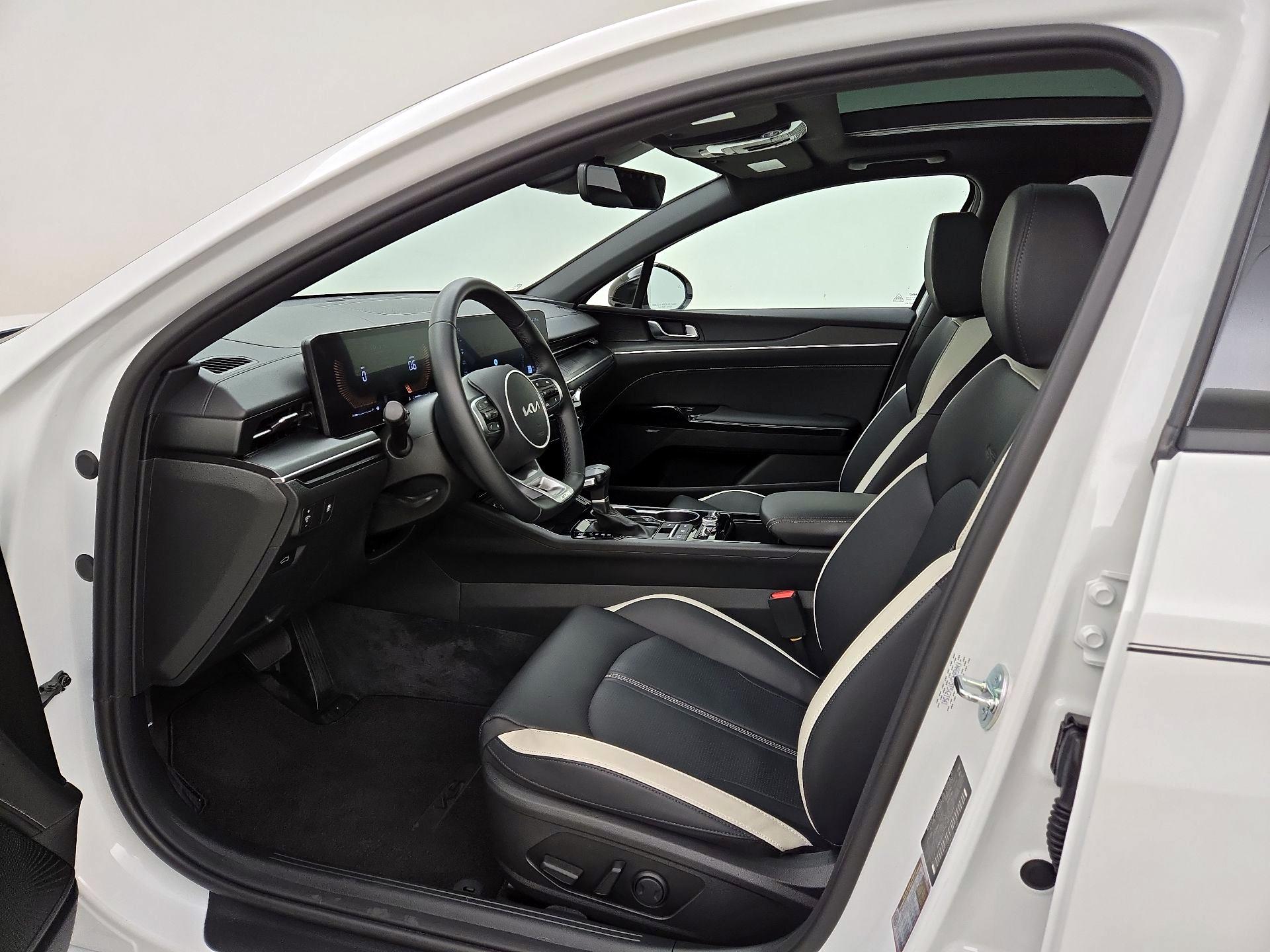 Thumbnail: 2026 Kia K5 - 11