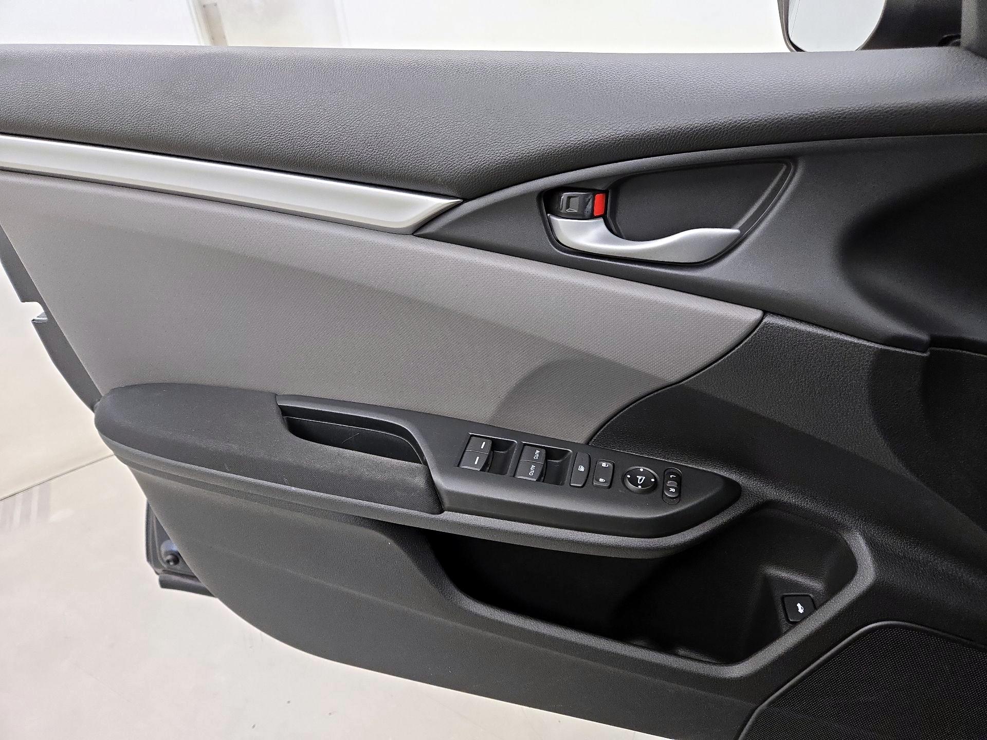 Thumbnail: 2016 Honda Civic - 12