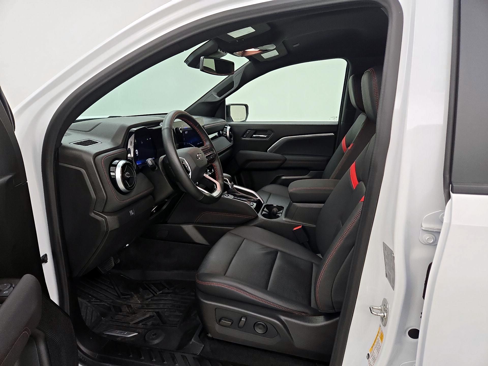 Thumbnail: 2024 Chevrolet Colorado - 11