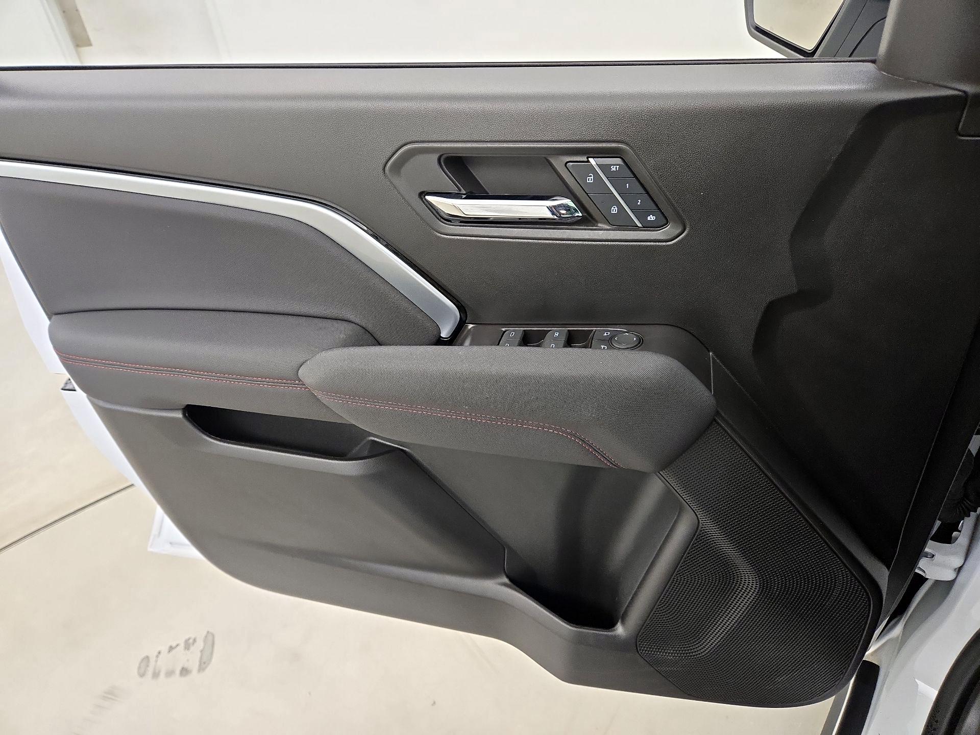 Thumbnail: 2024 Chevrolet Colorado - 12