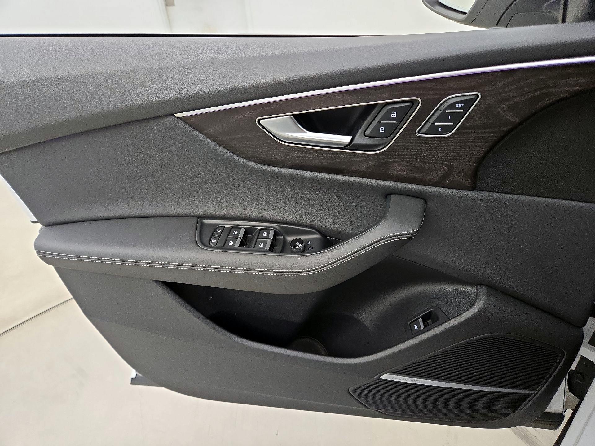 Thumbnail: 2023 Audi Q8 - 12