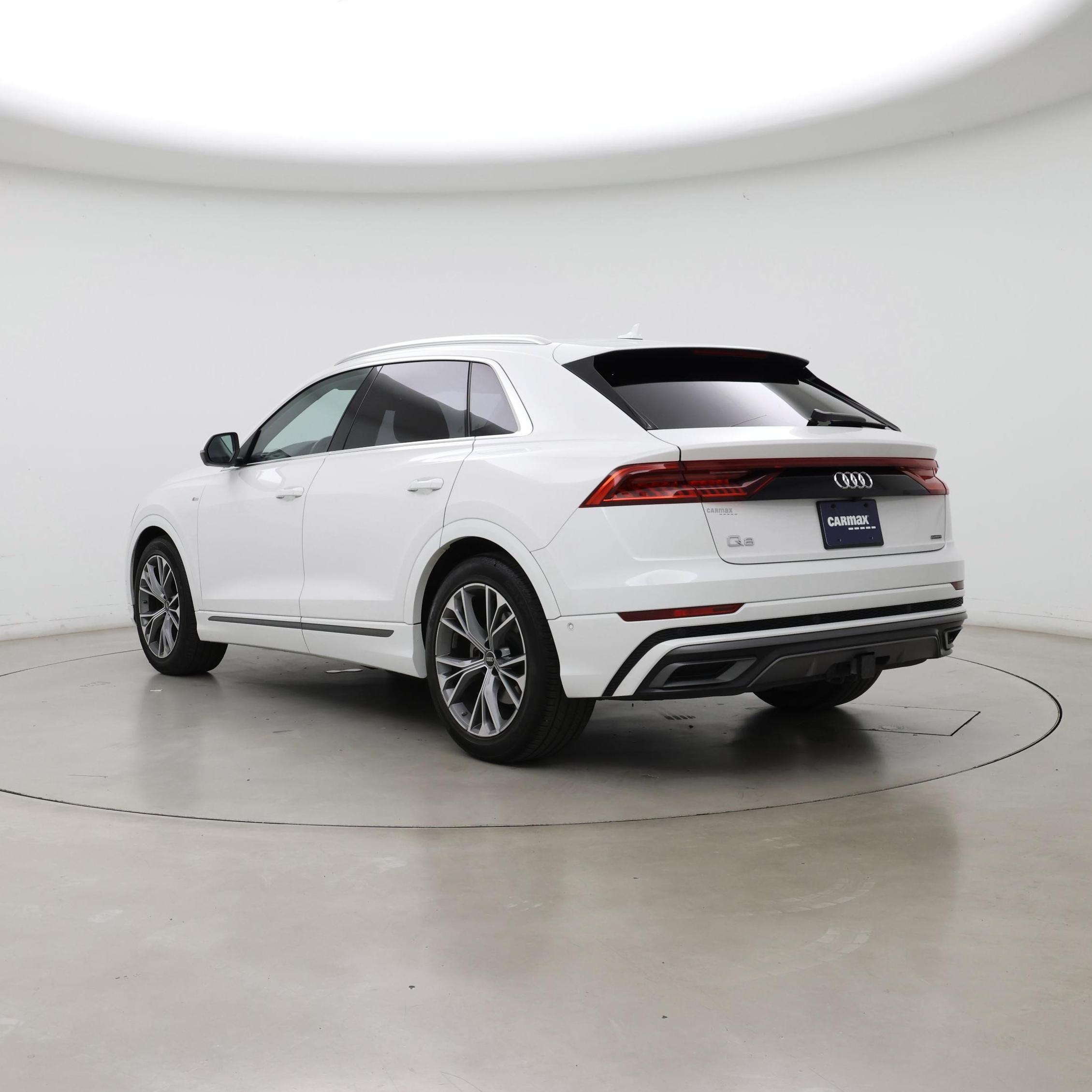 Thumbnail: 2023 Audi Q8 - 2