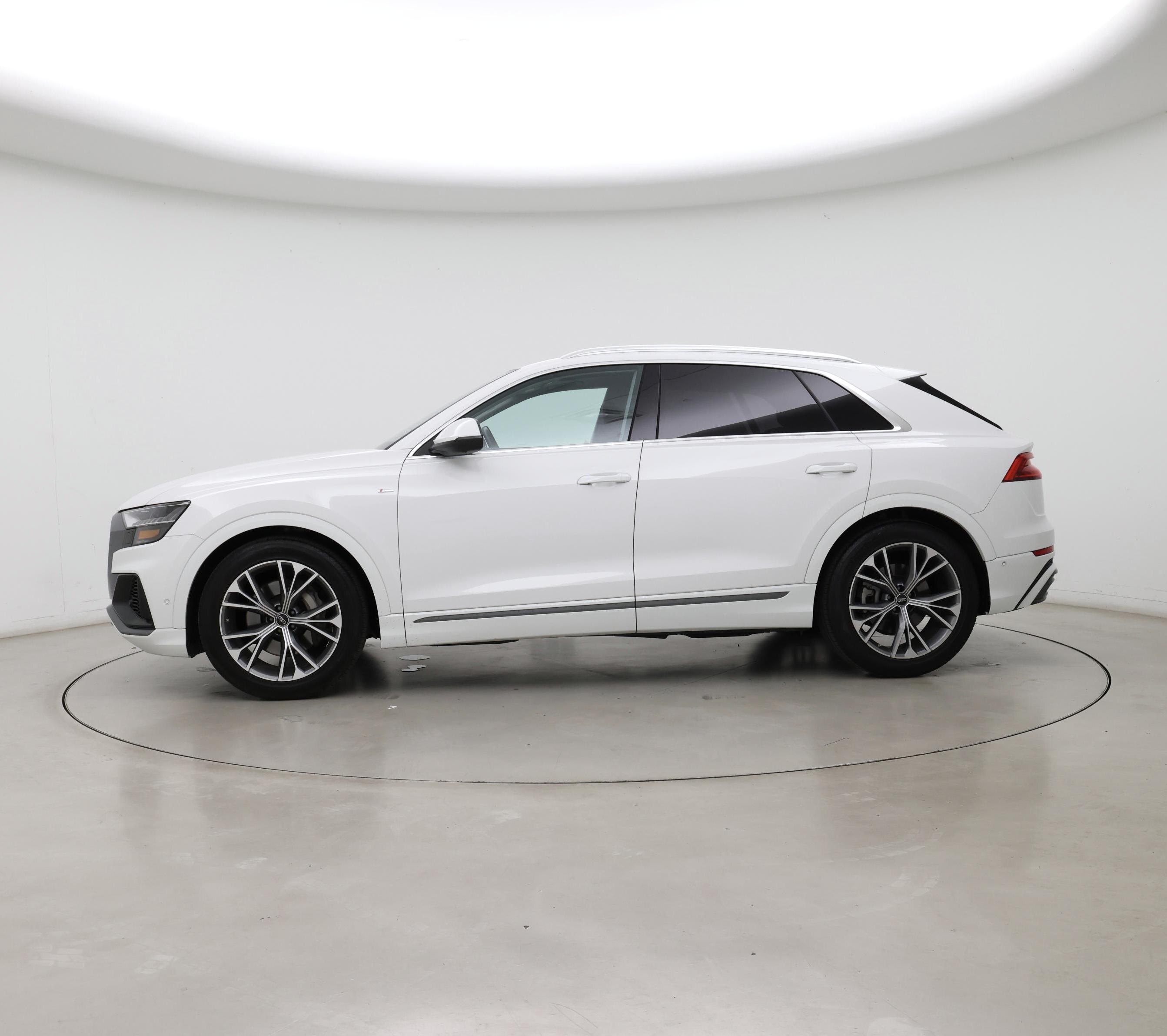 Thumbnail: 2023 Audi Q8 - 3