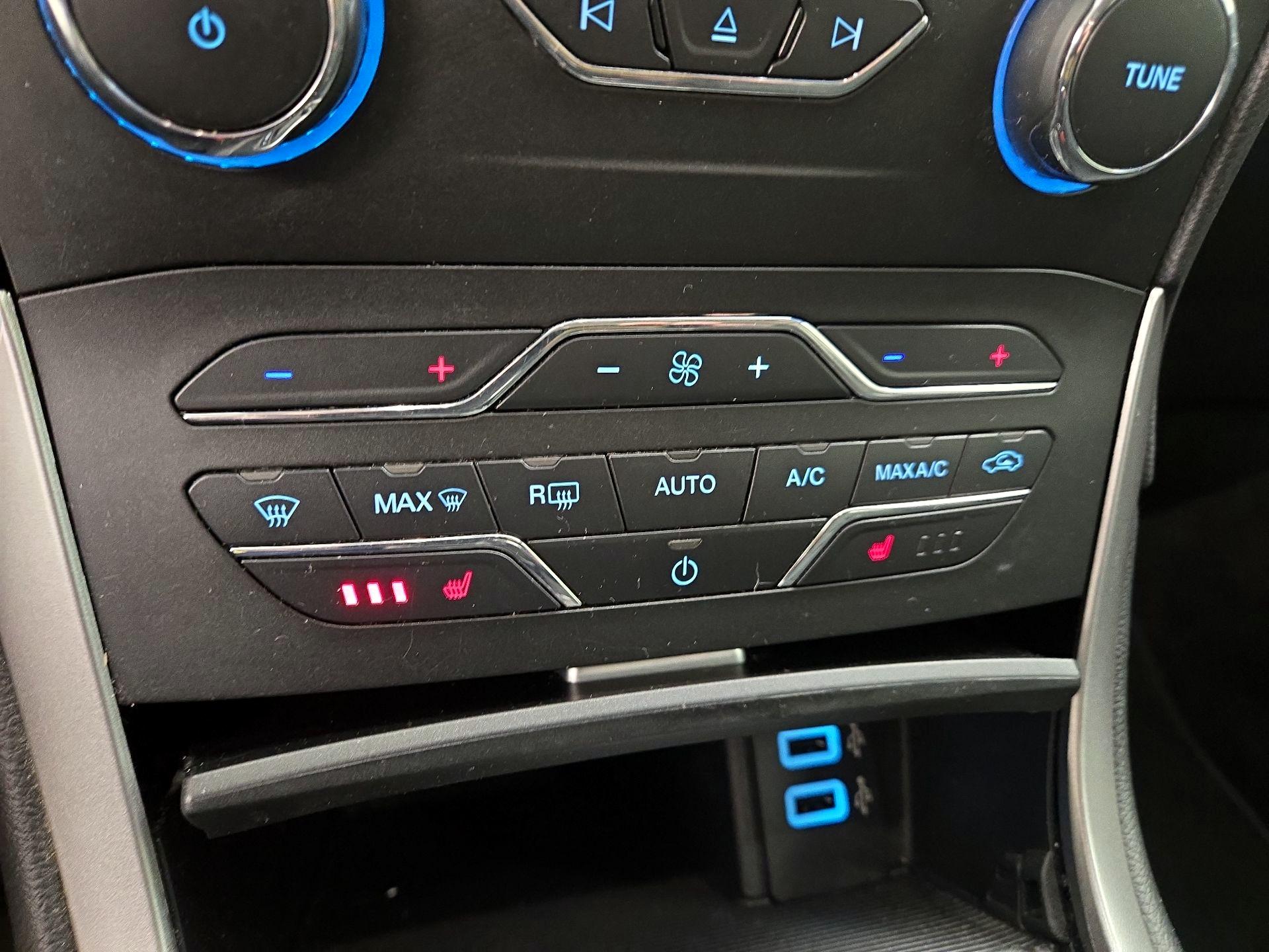 Thumbnail: 2018 Ford Edge - 16