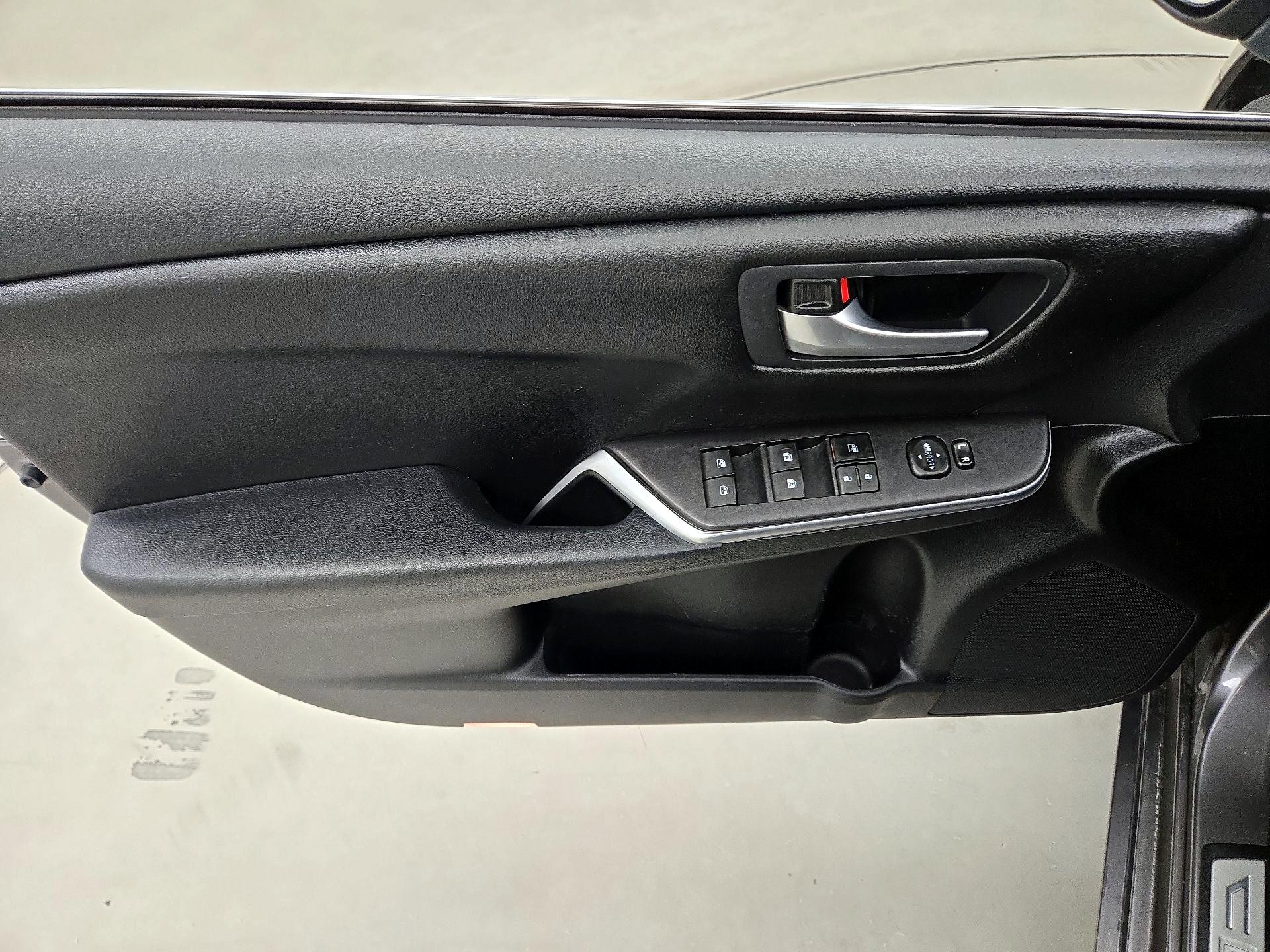 Thumbnail: 2016 Toyota Camry - 12