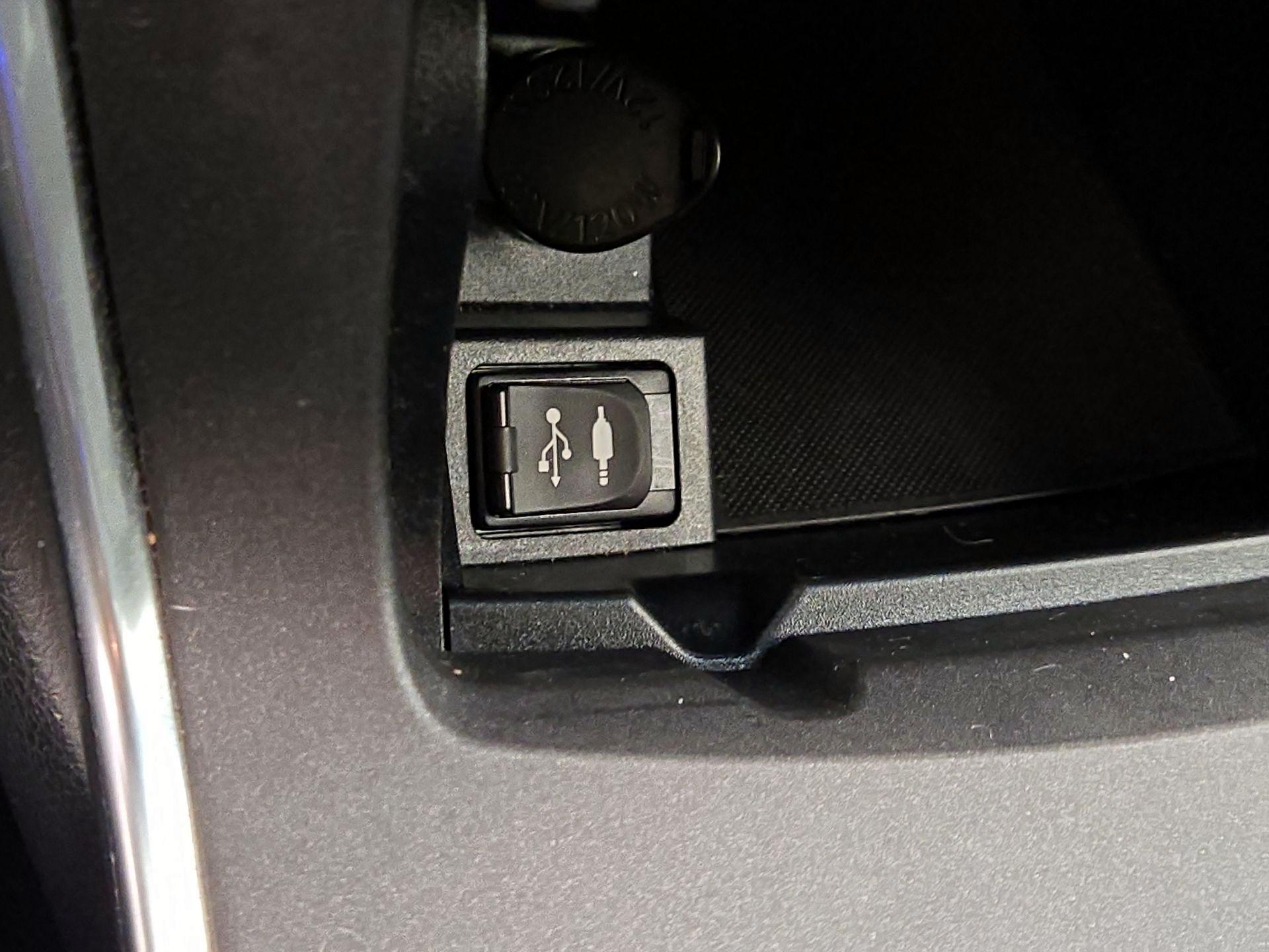 Thumbnail: 2016 Toyota Camry - 18