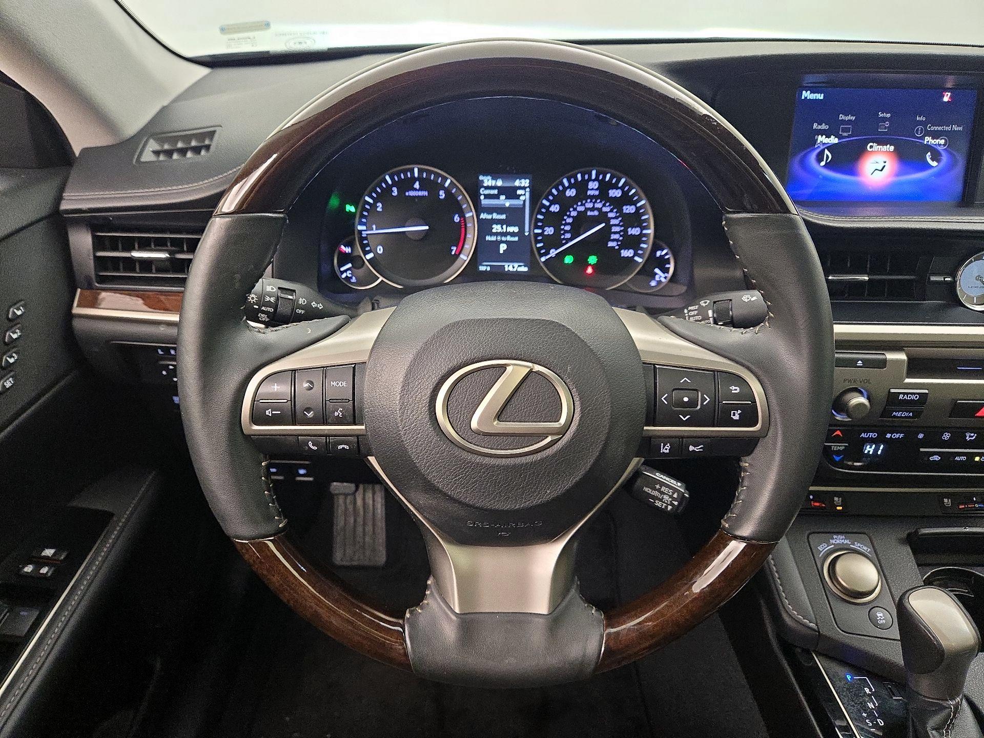 Thumbnail: 2018 Lexus ES - 10