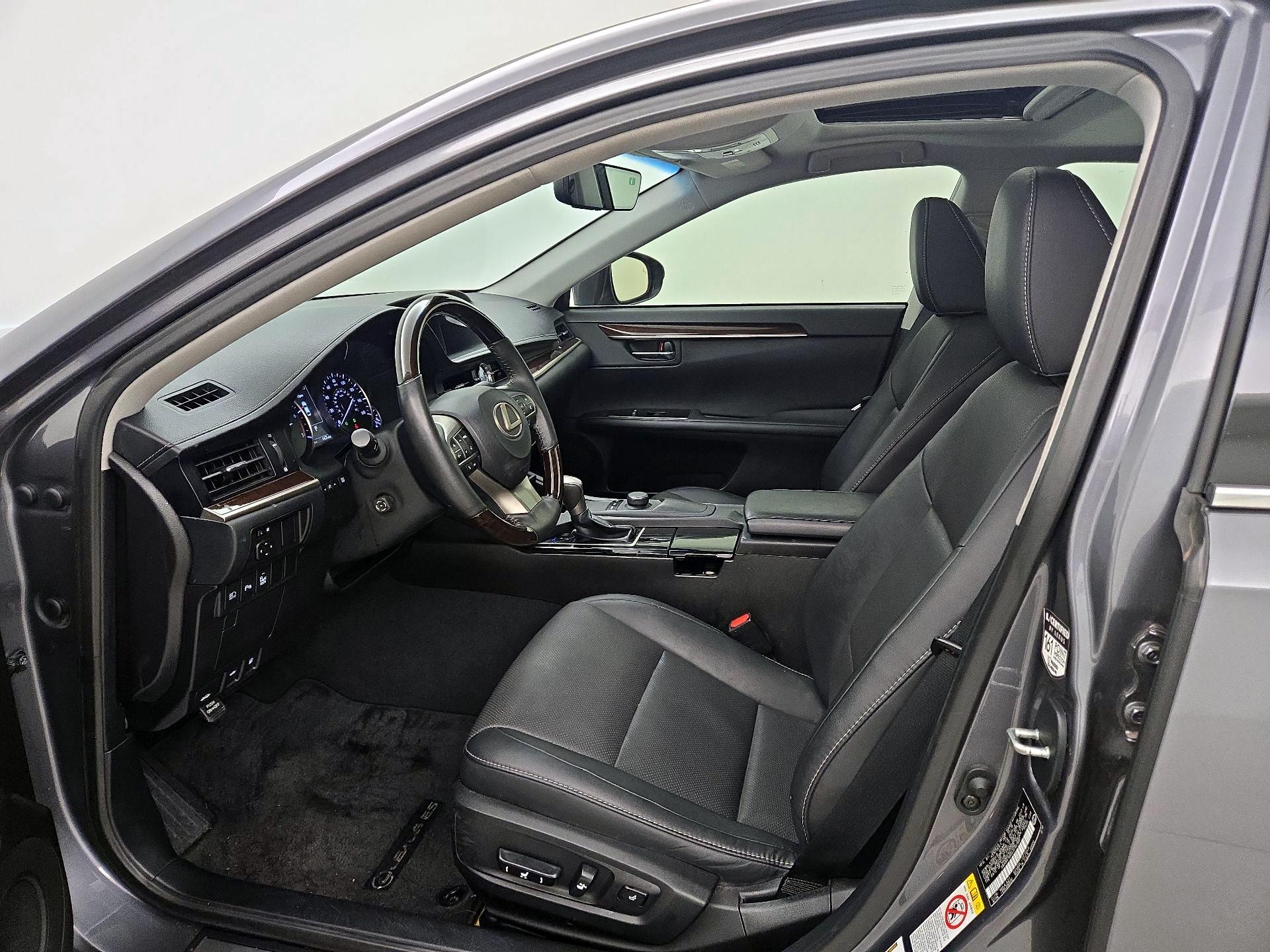 Thumbnail: 2018 Lexus ES - 11