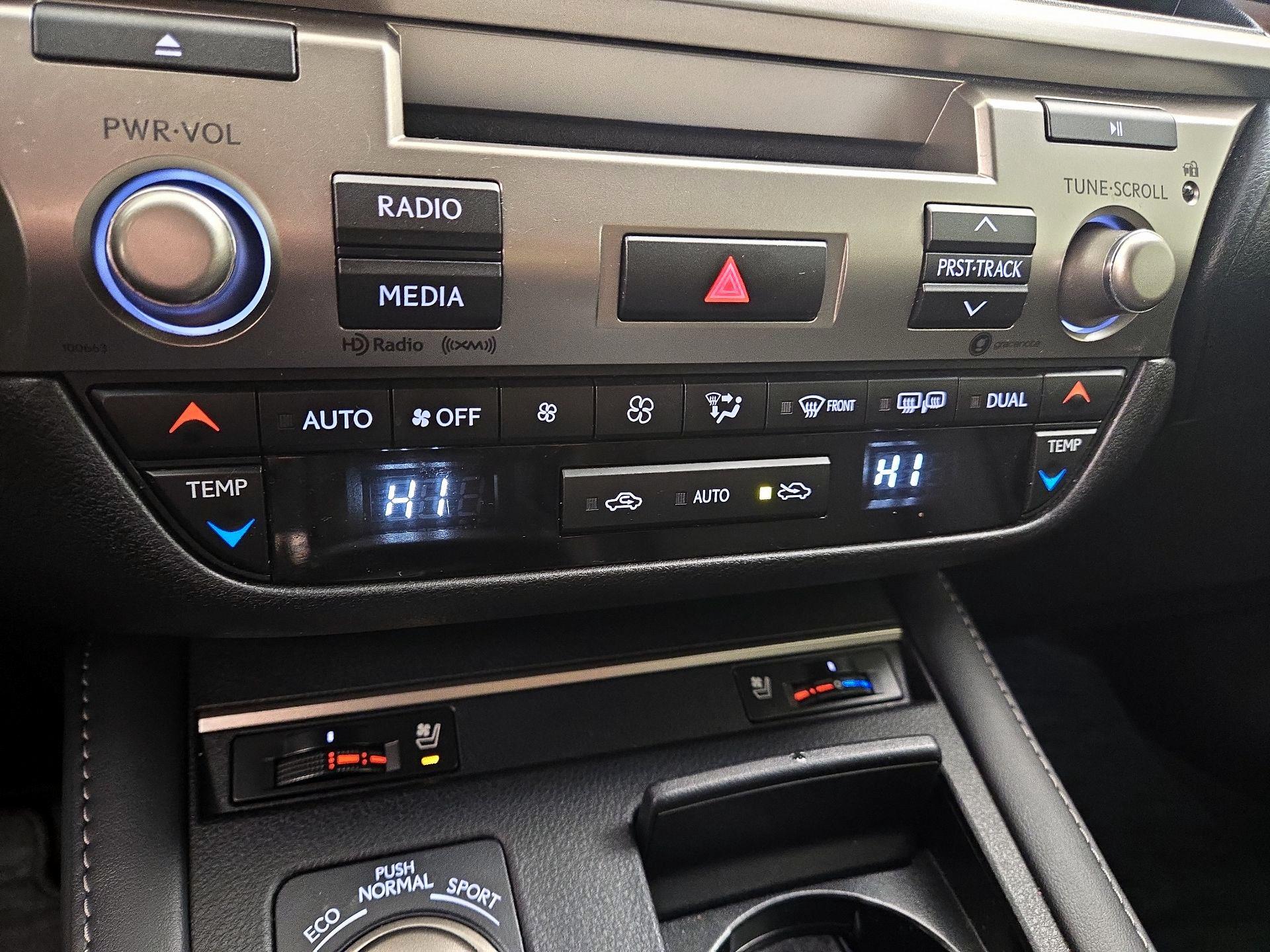 Thumbnail: 2018 Lexus ES - 16