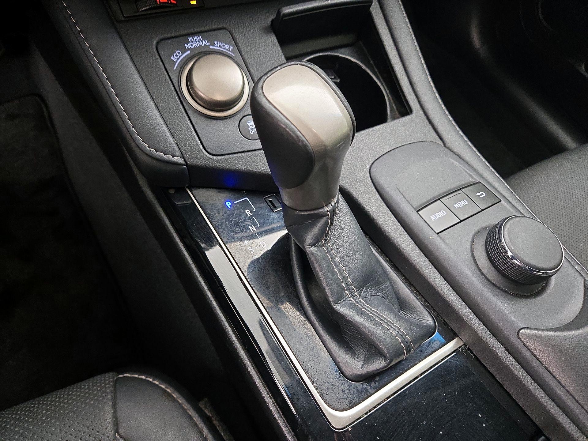 Thumbnail: 2018 Lexus ES - 17