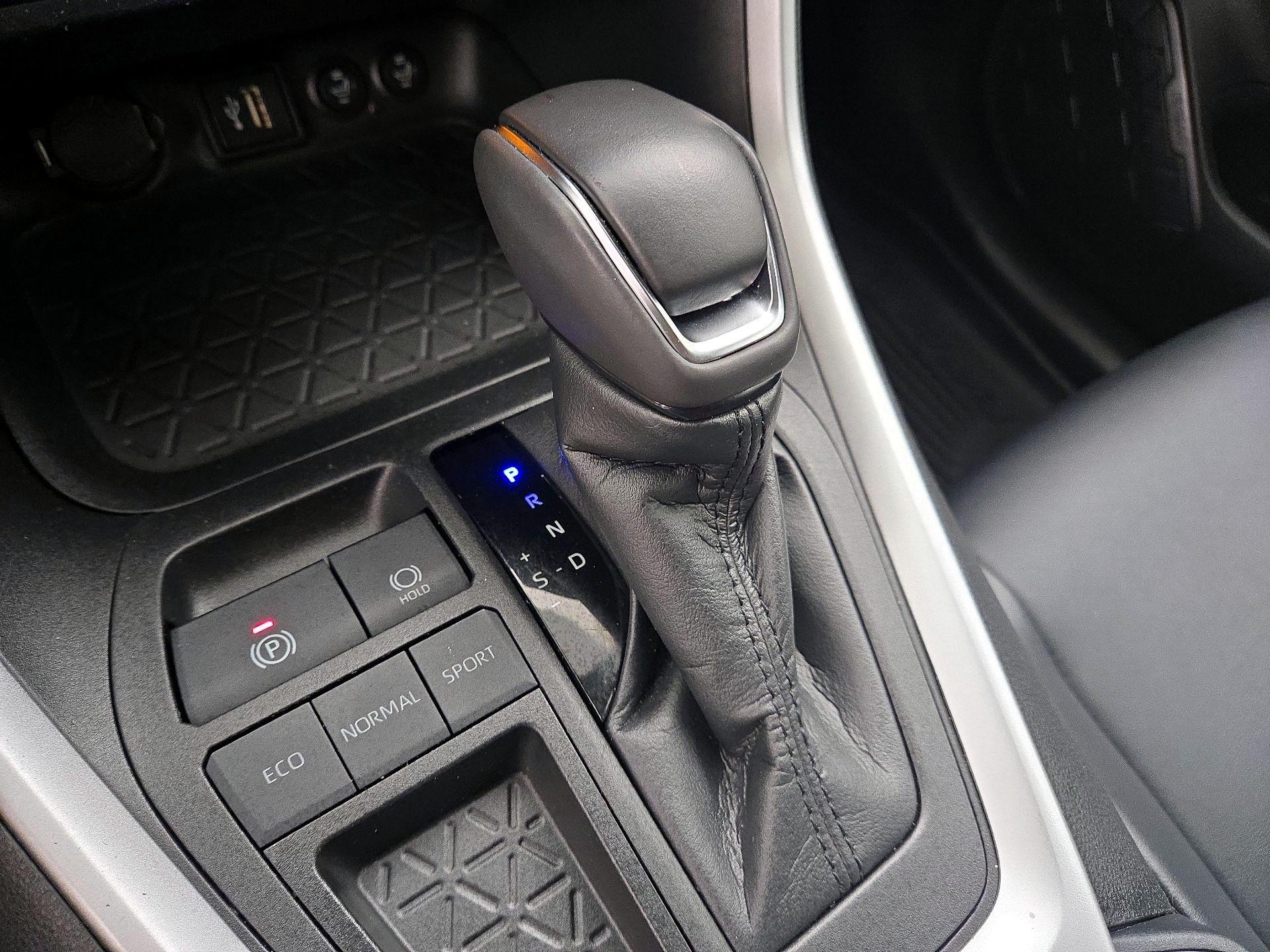 Thumbnail: 2023 Toyota RAV4 - 17