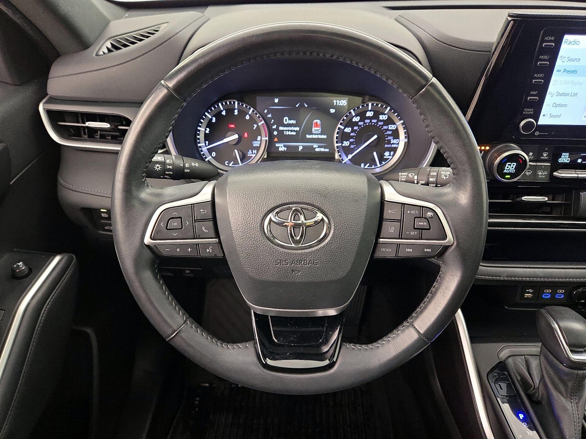 Thumbnail: 2022 Toyota Highlander - 10