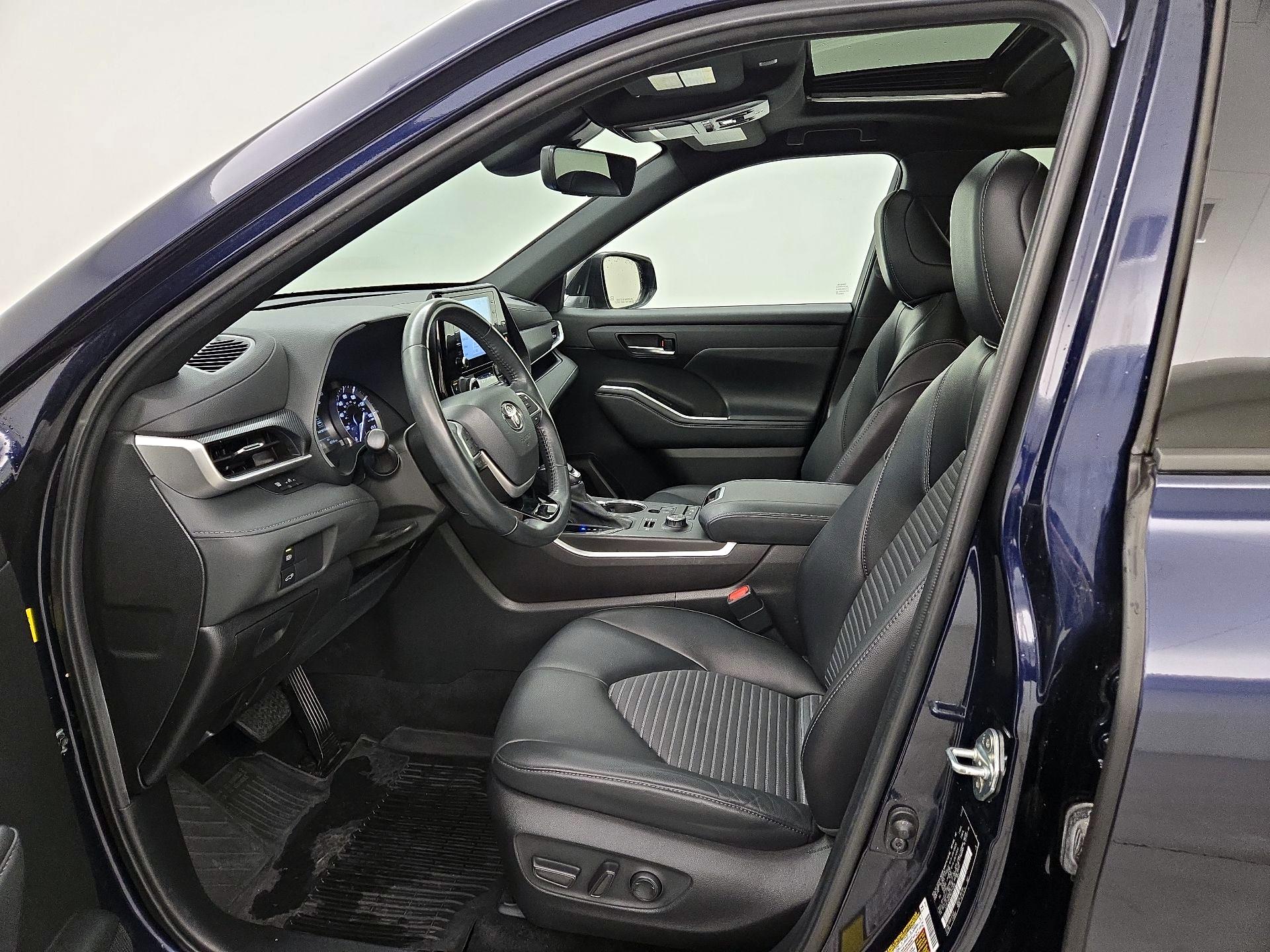 Thumbnail: 2022 Toyota Highlander - 11