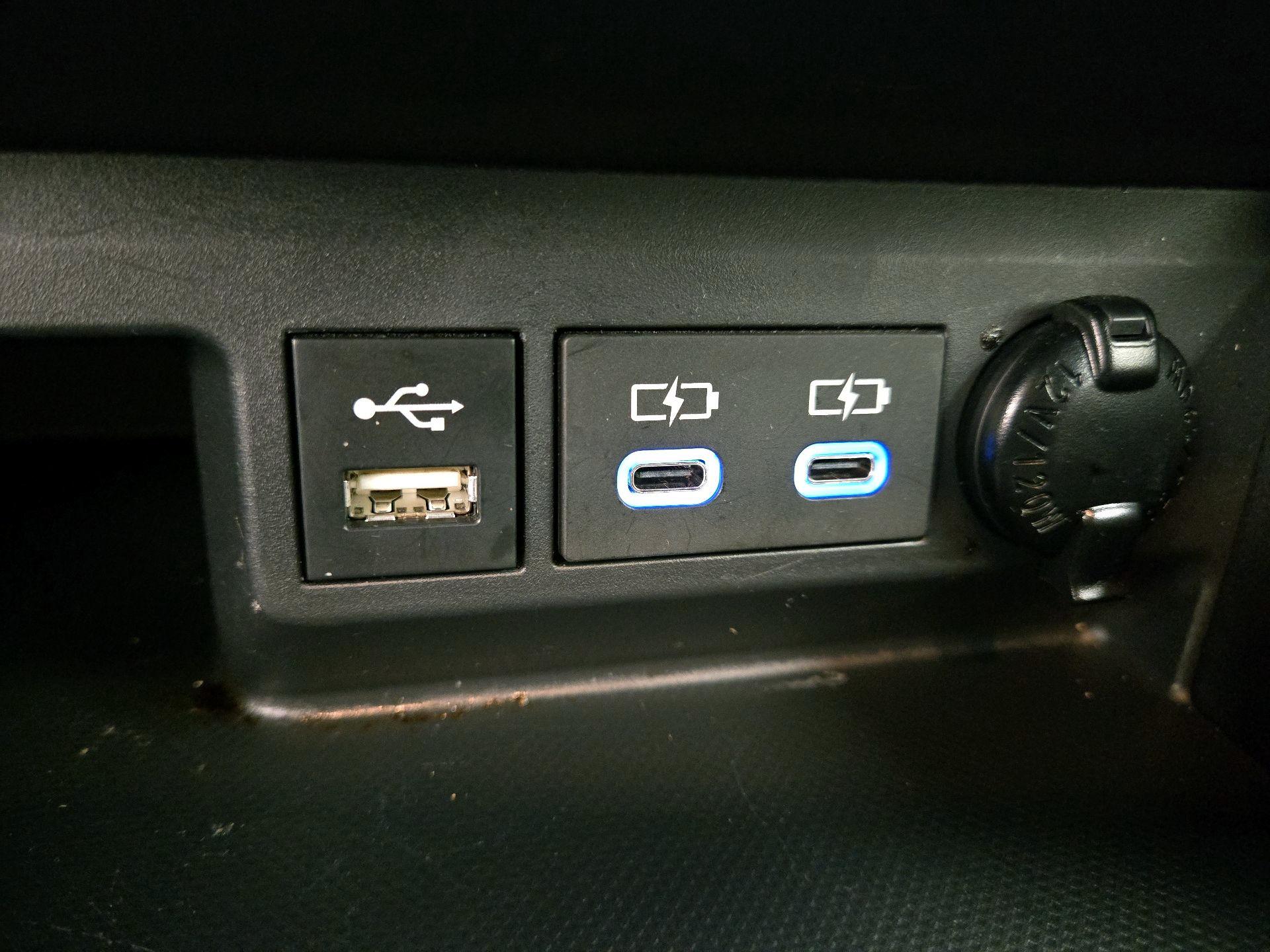 Thumbnail: 2022 Toyota Highlander - 18