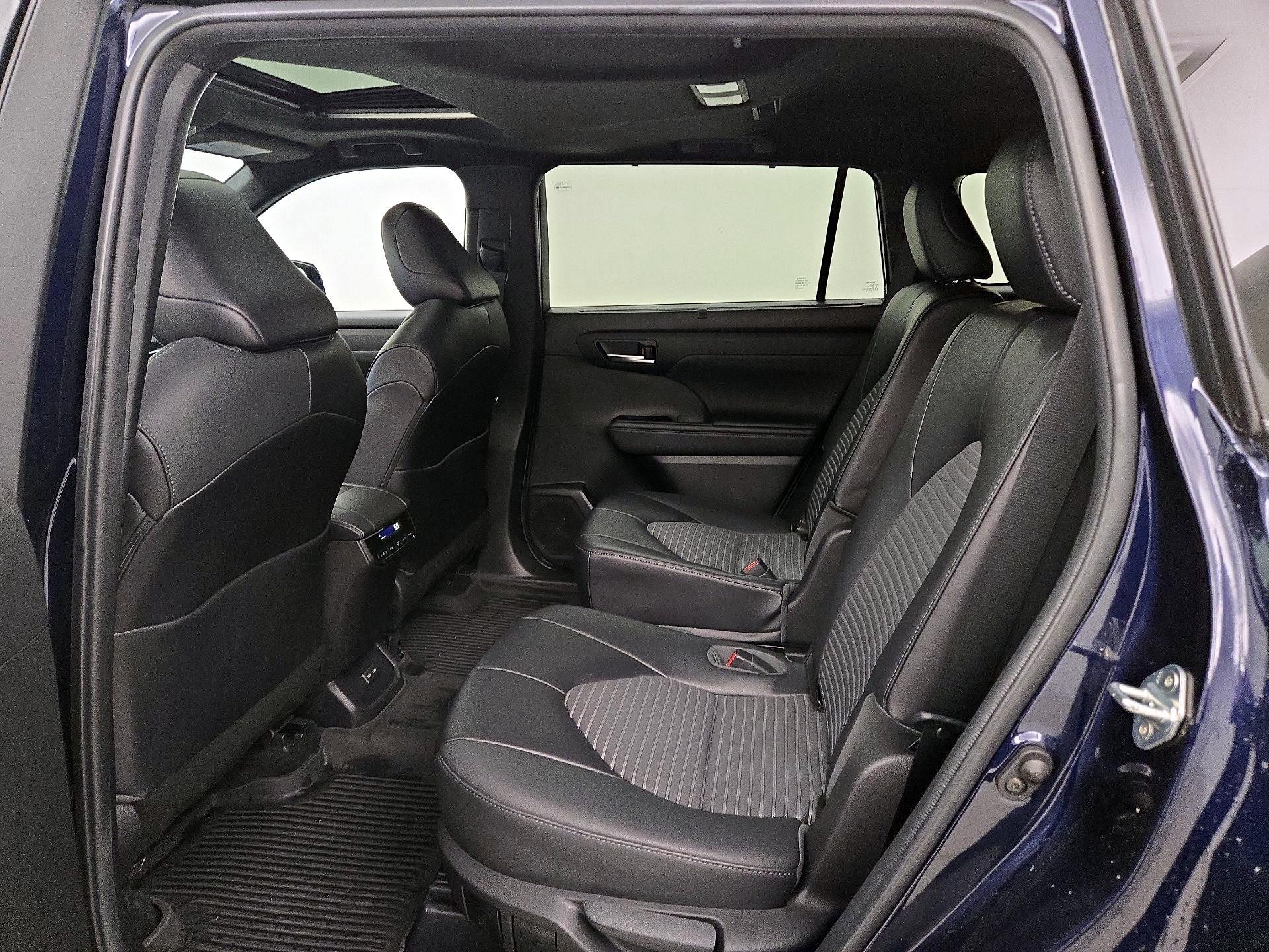 Thumbnail: 2022 Toyota Highlander - 20