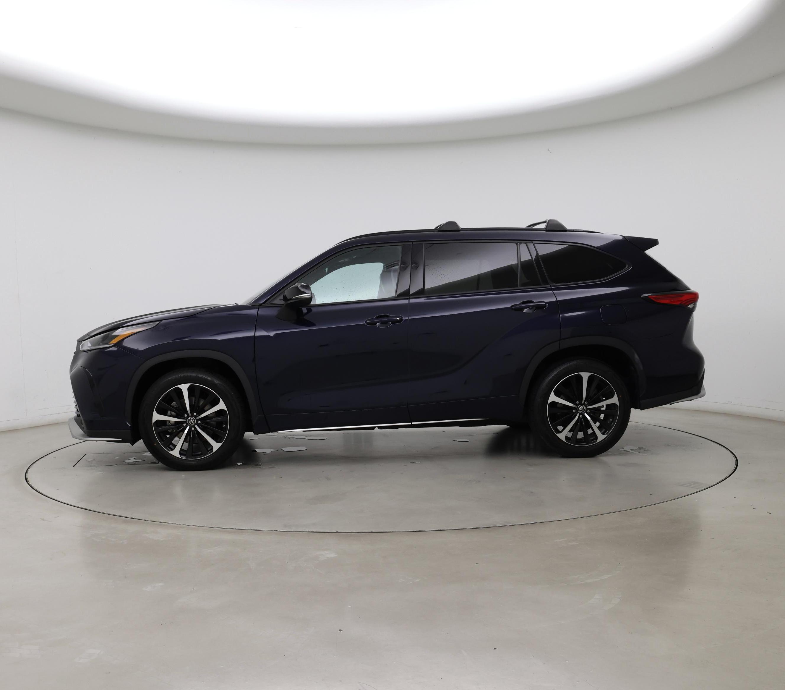 Thumbnail: 2022 Toyota Highlander - 3