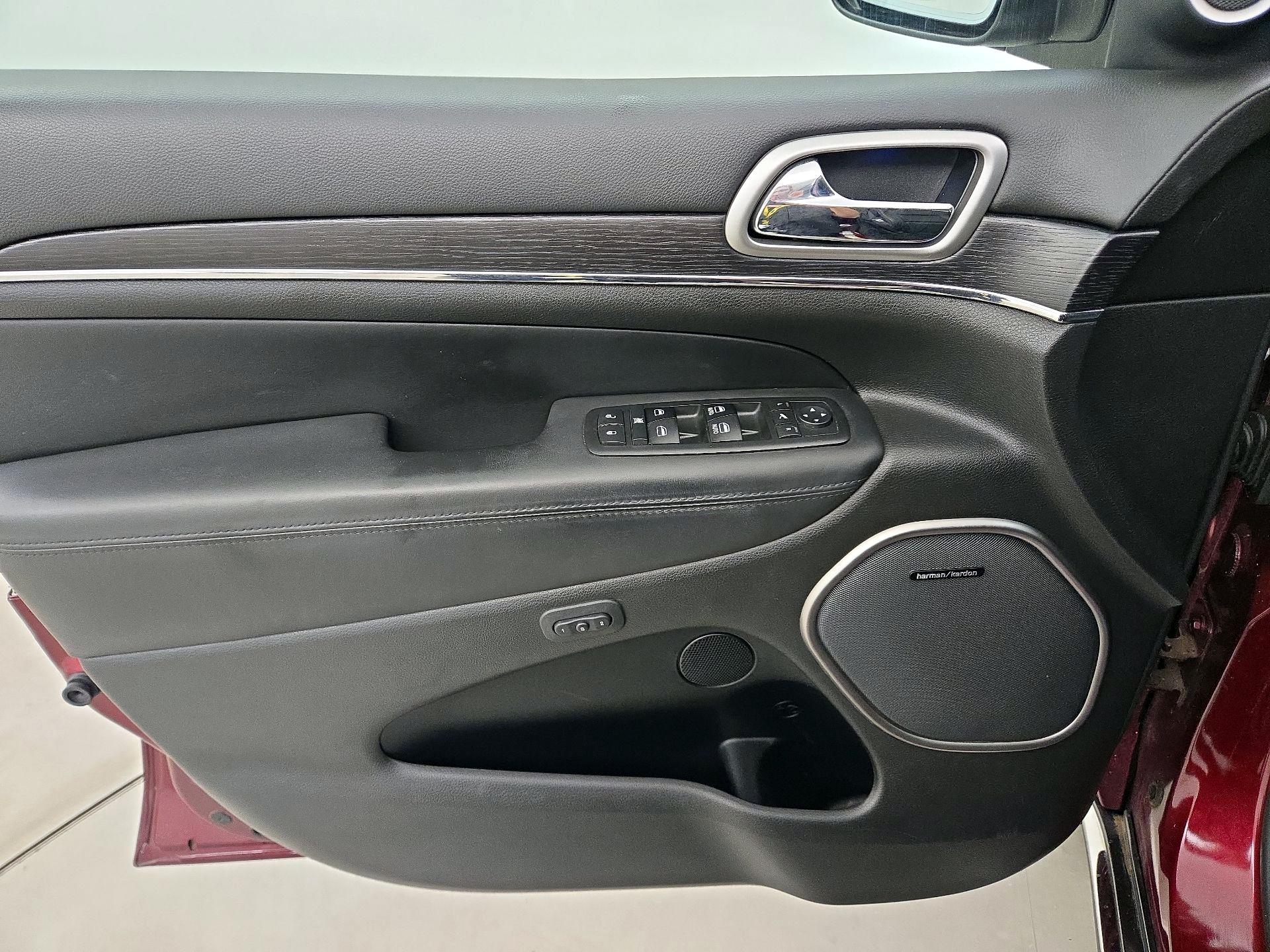 Thumbnail: 2017 Jeep Grand Cherokee - 12